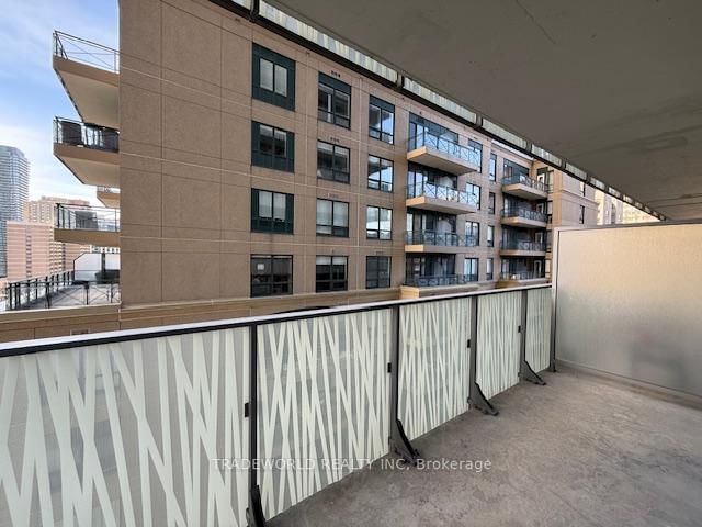 42 Charles St E, unit 1205 for rent