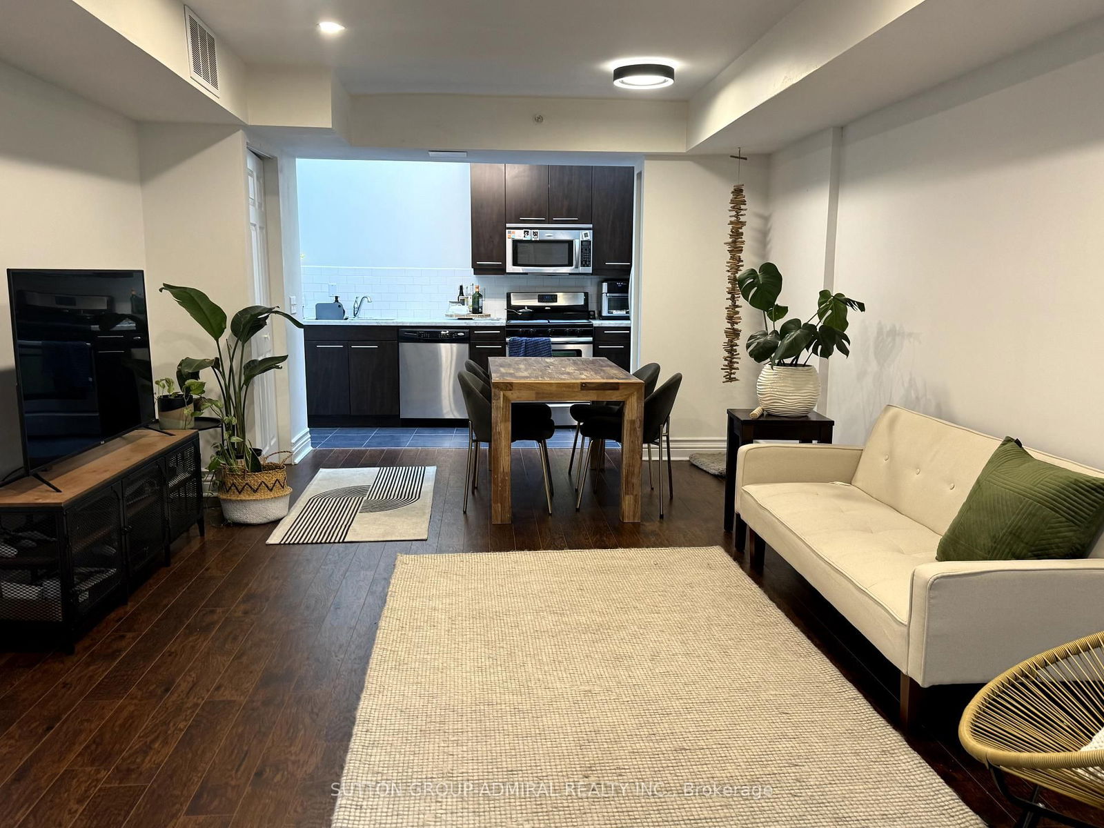 539 Jarvis St, unit M3 for rent