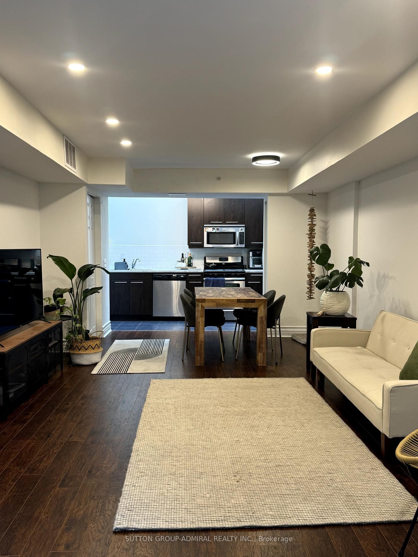 539 Jarvis St, unit M3 for rent