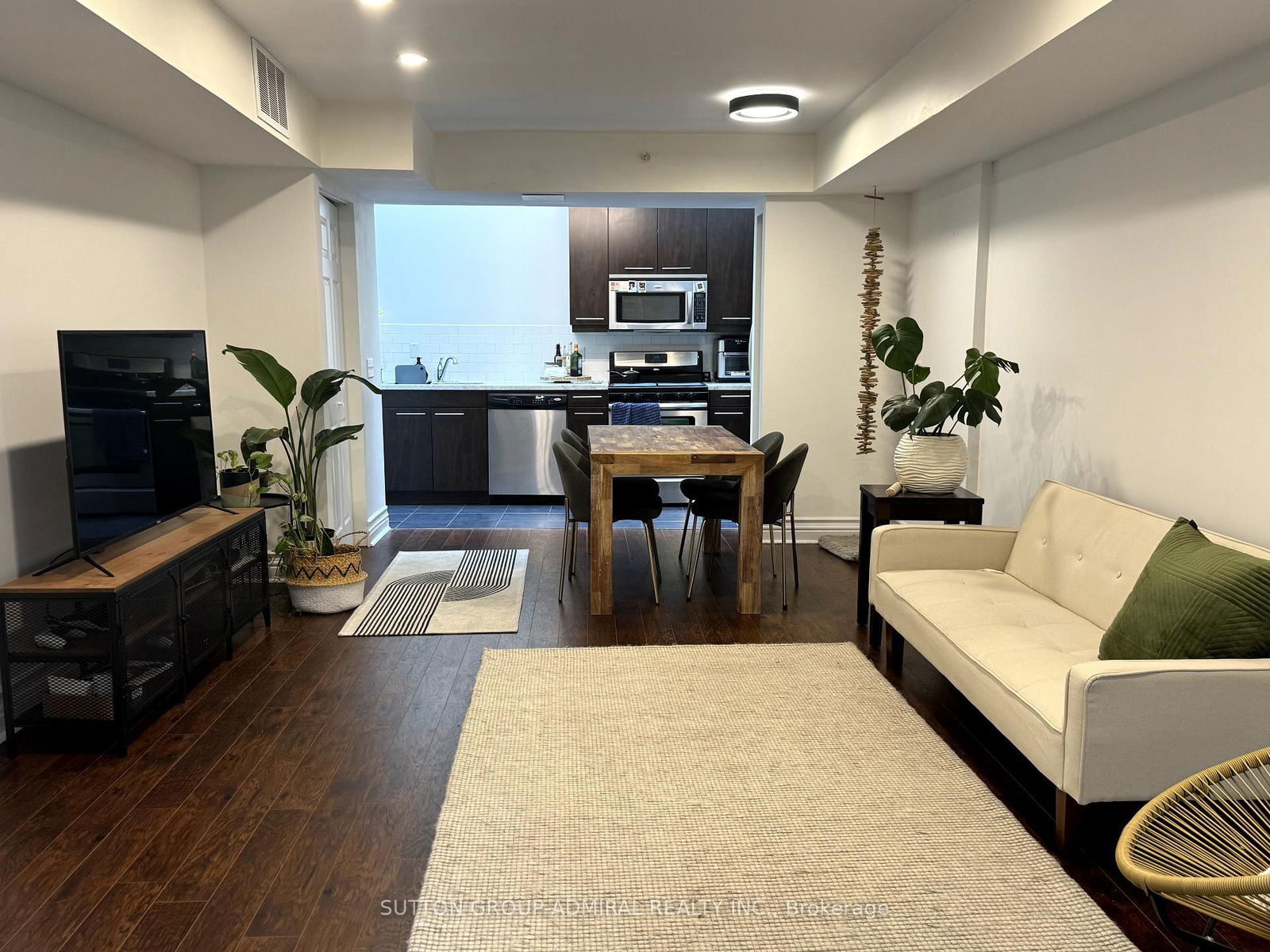 539 Jarvis St, unit M3 for rent