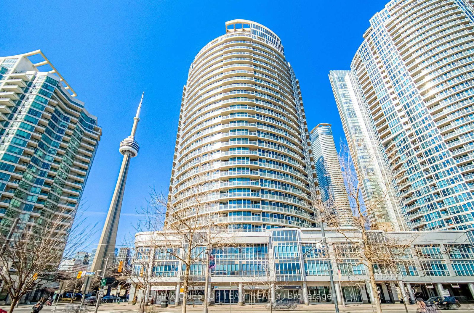 218 Queens Quay W, unit 1002 for sale