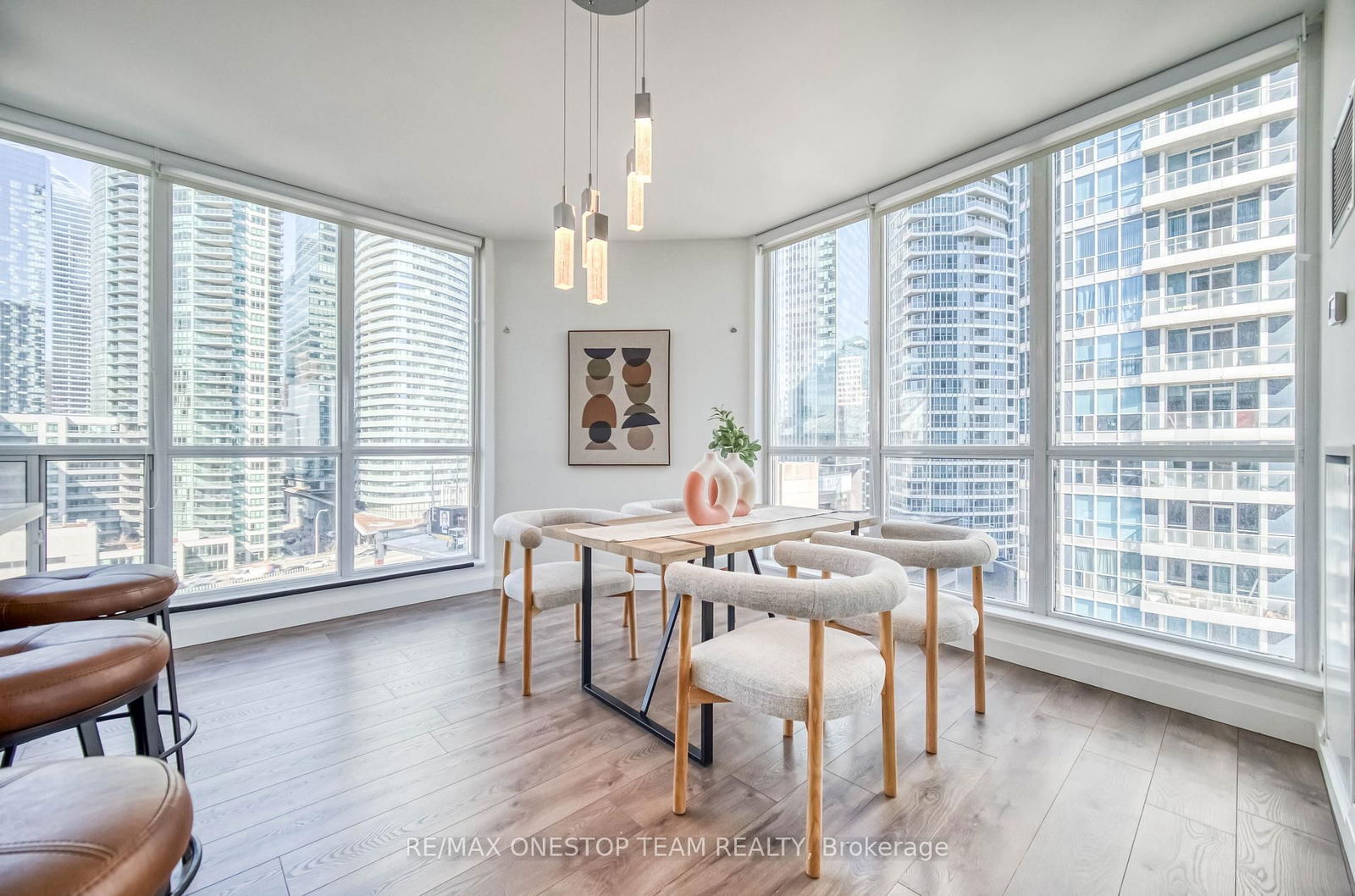 218 Queens Quay W, unit 1002 for sale