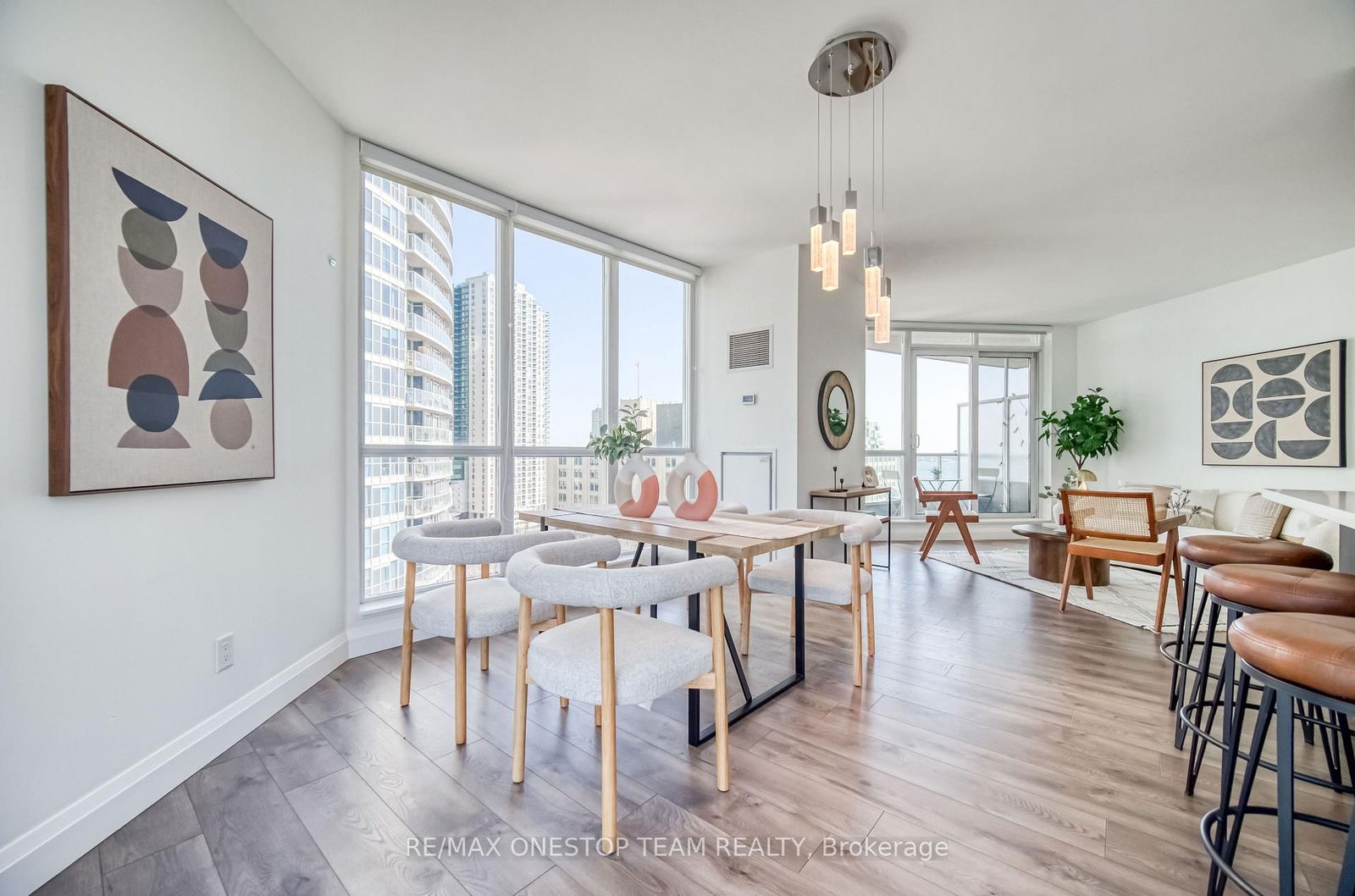 218 Queens Quay W, unit 1002 for sale