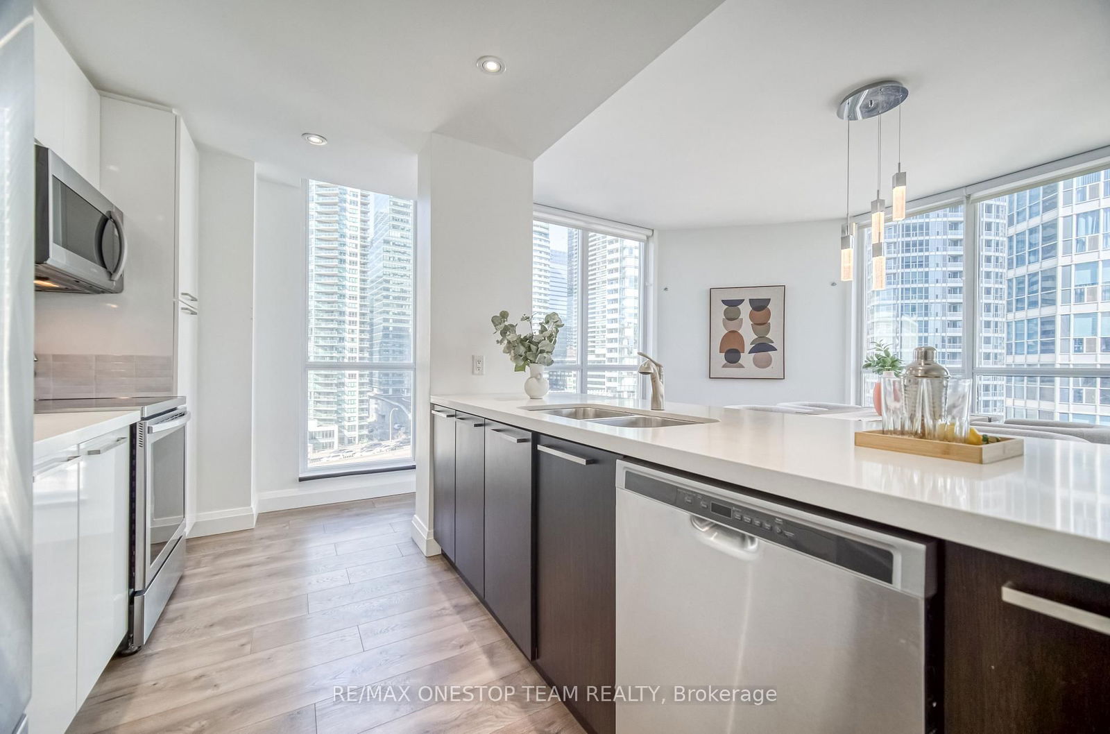 218 Queens Quay W, unit 1002 for sale