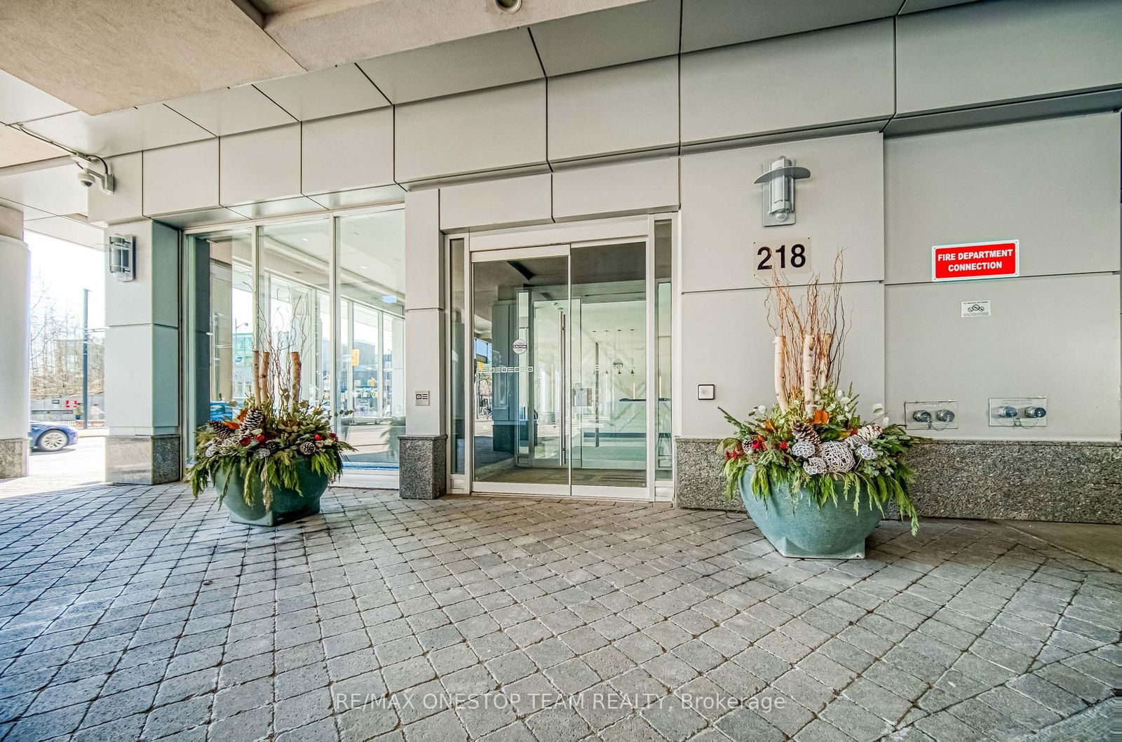 218 Queens Quay W, unit 1002 for sale