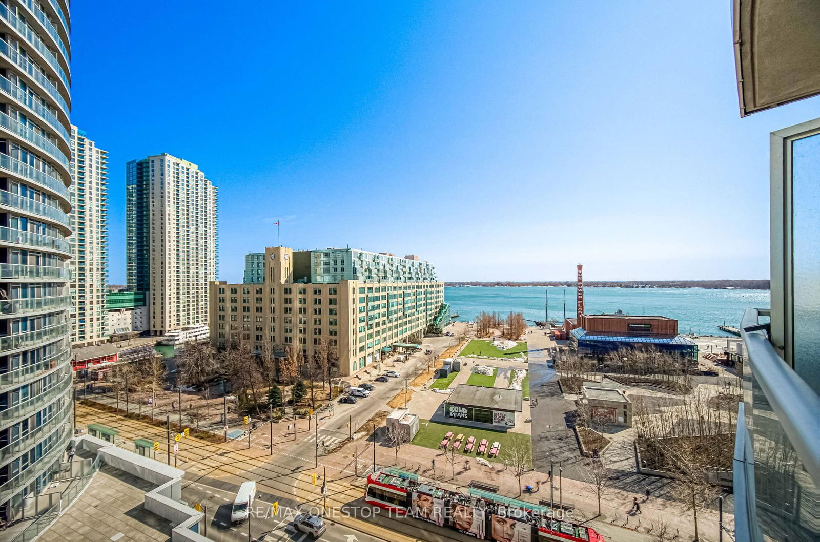 218 Queens Quay W, unit 1002 for sale