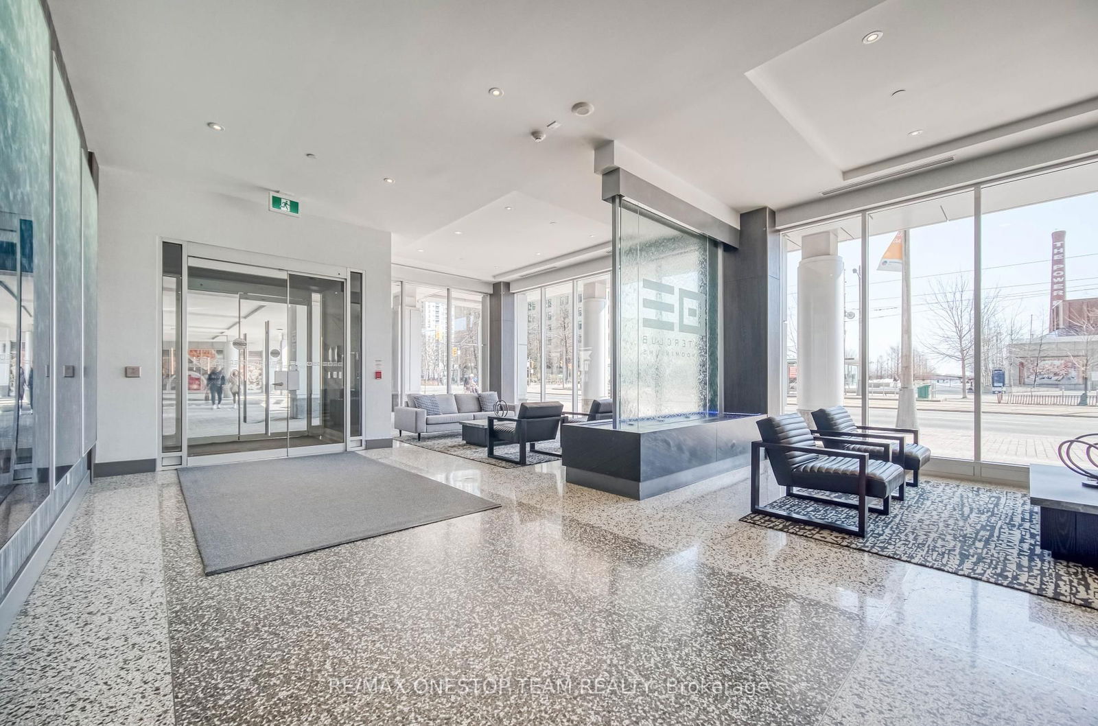 218 Queens Quay W, unit 1002 for sale