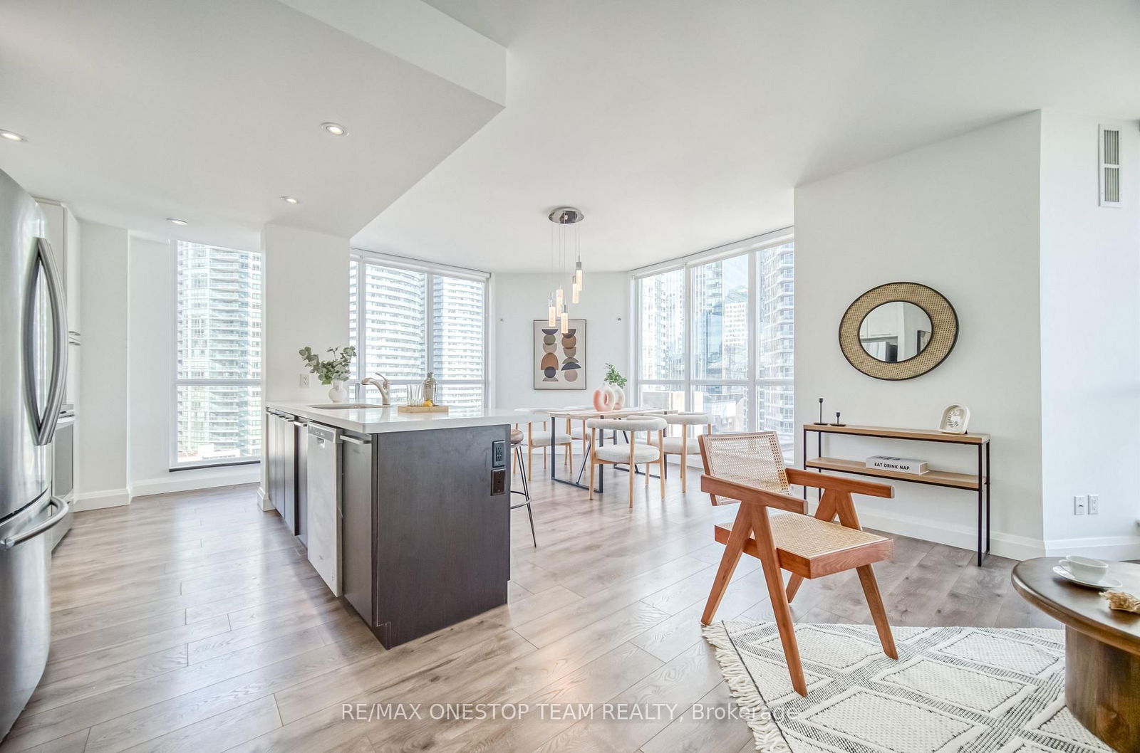 218 Queens Quay W, unit 1002 for sale