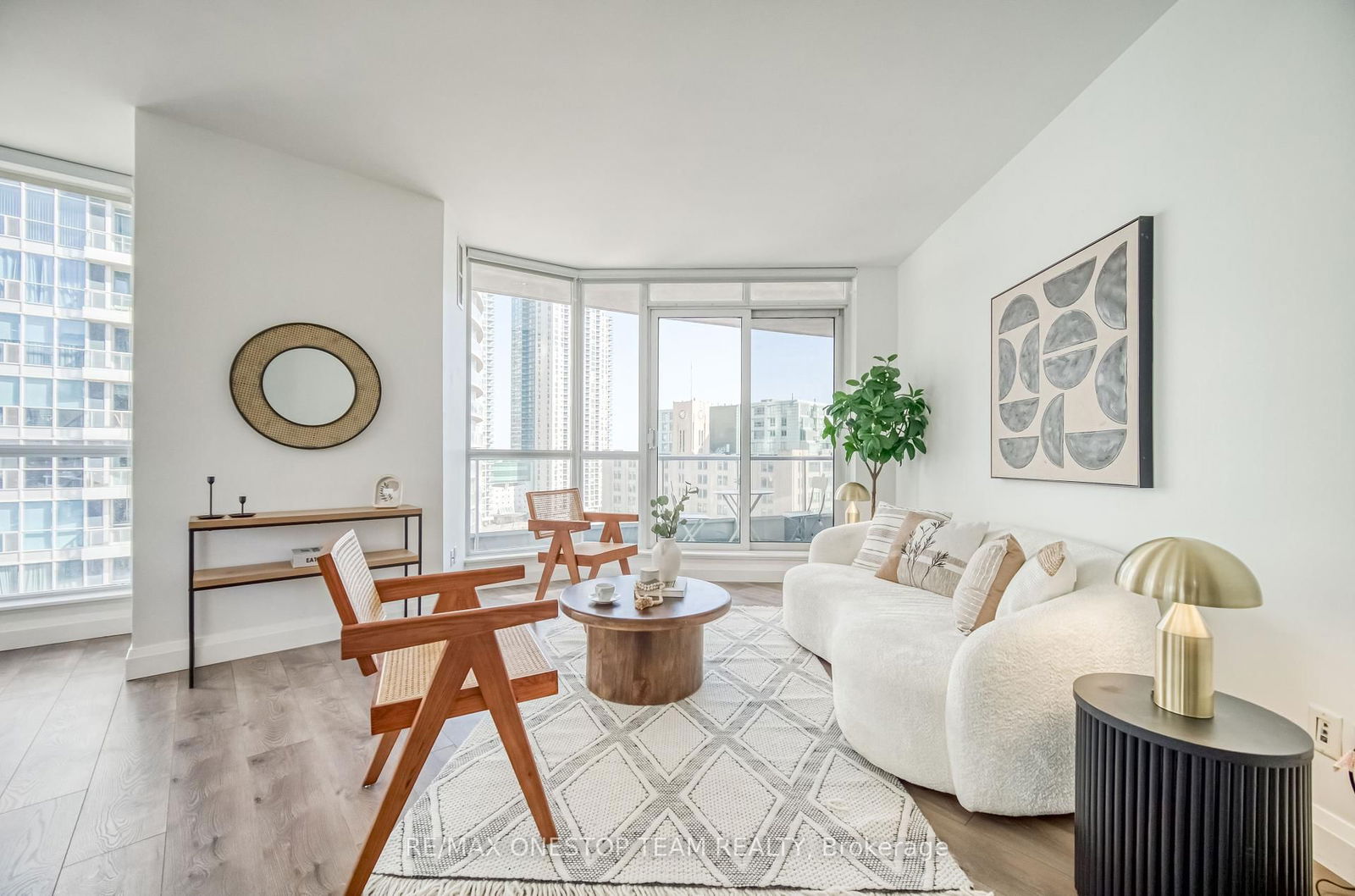 218 Queens Quay W, unit 1002 for sale