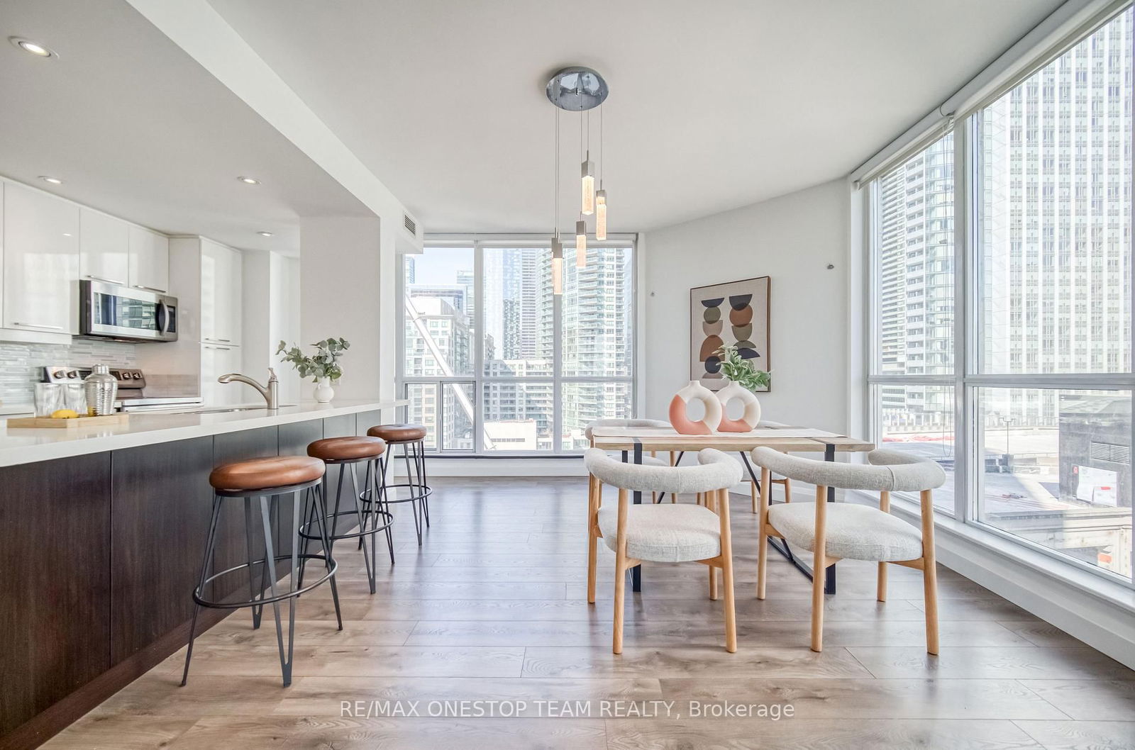 218 Queens Quay W, unit 1002 for sale