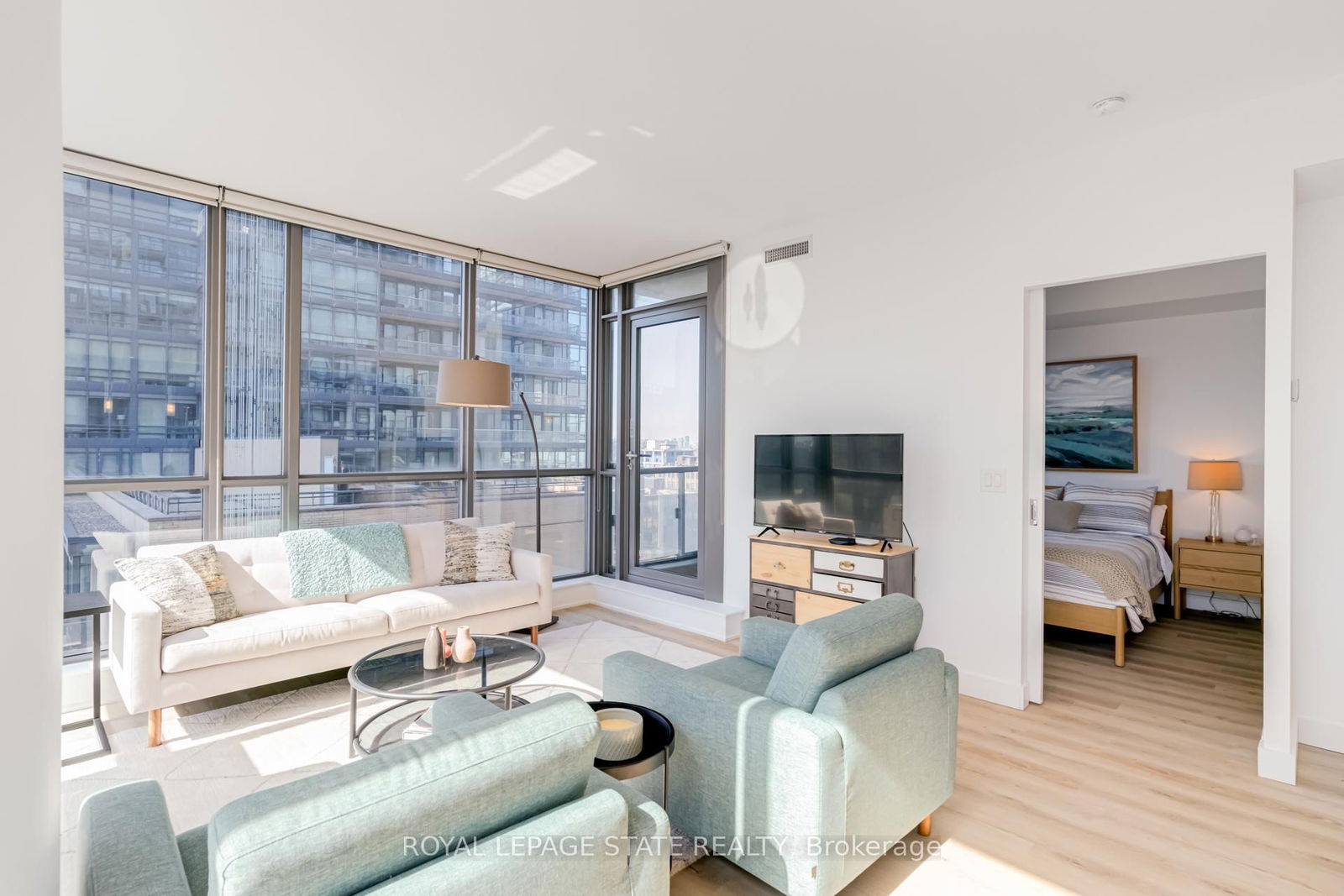 8 Charlotte St, unit 1407 for sale