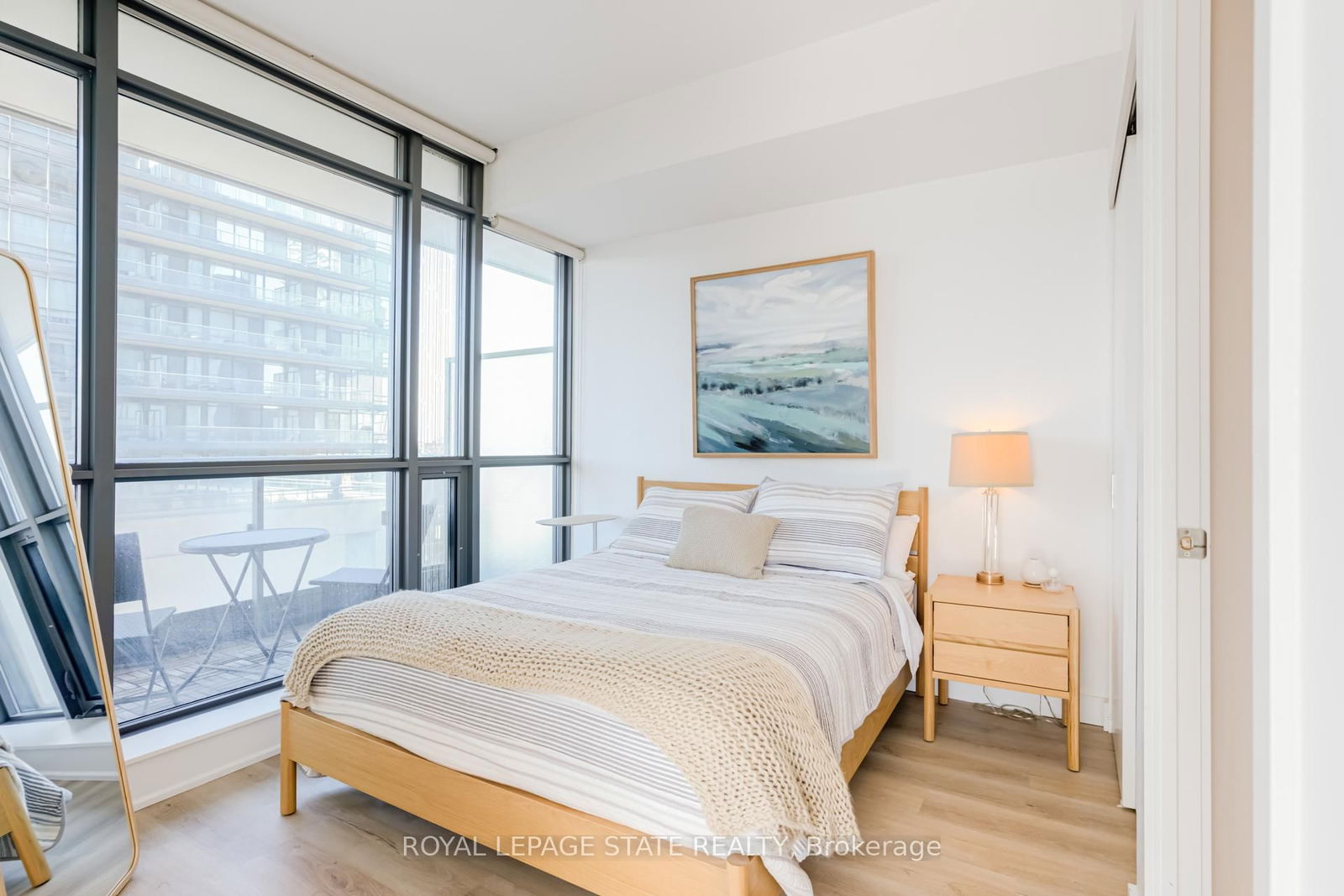 8 Charlotte St, unit 1407 for sale