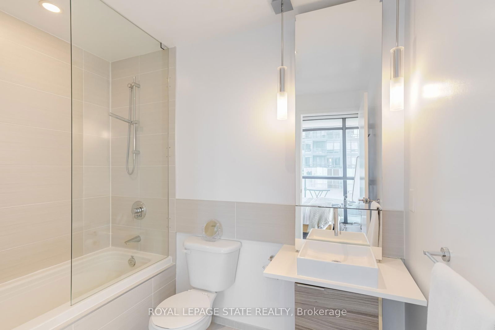 8 Charlotte St, unit 1407 for sale