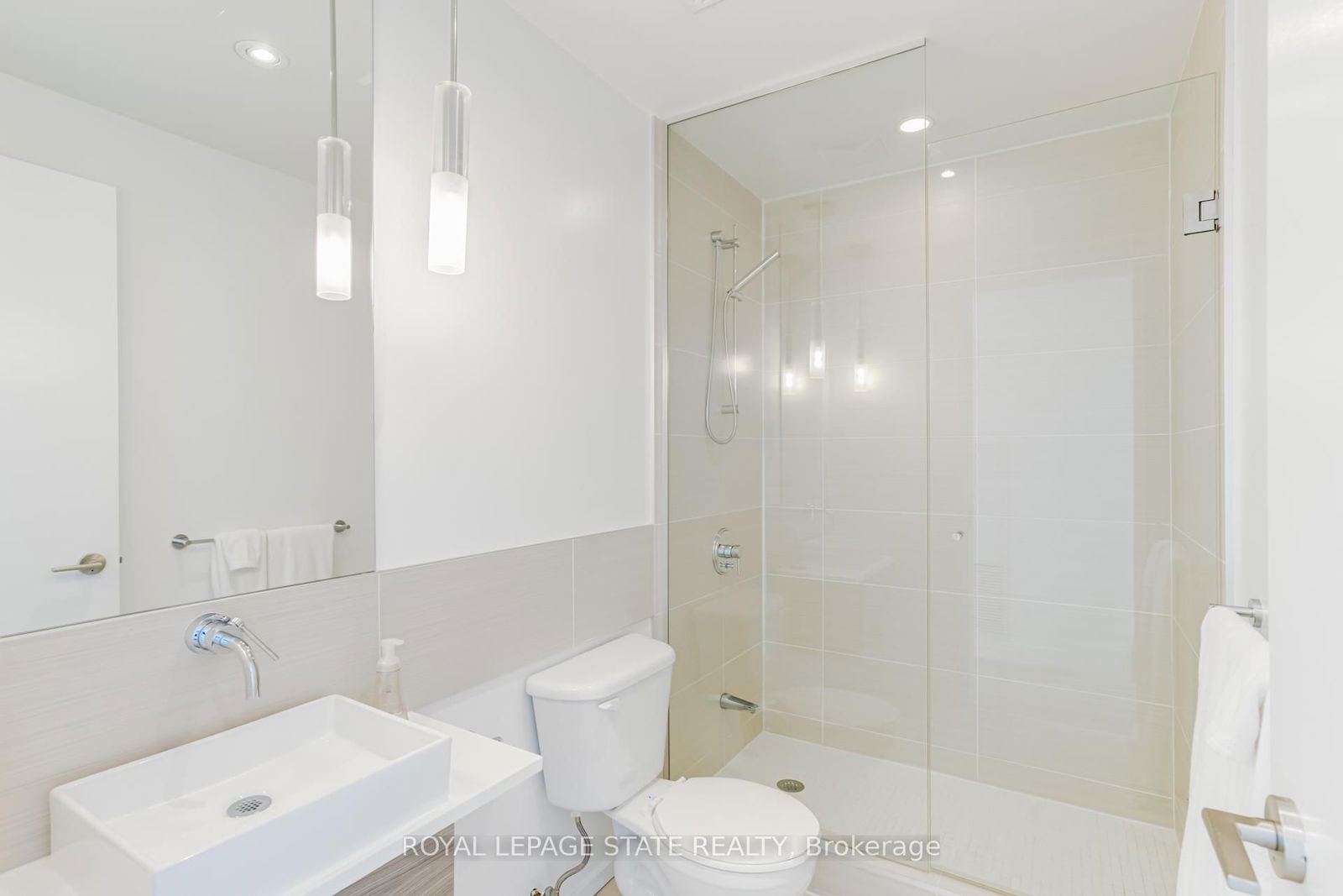 8 Charlotte St, unit 1407 for sale