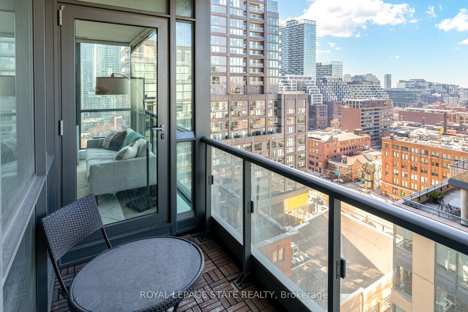 8 Charlotte St, unit 1407 for sale