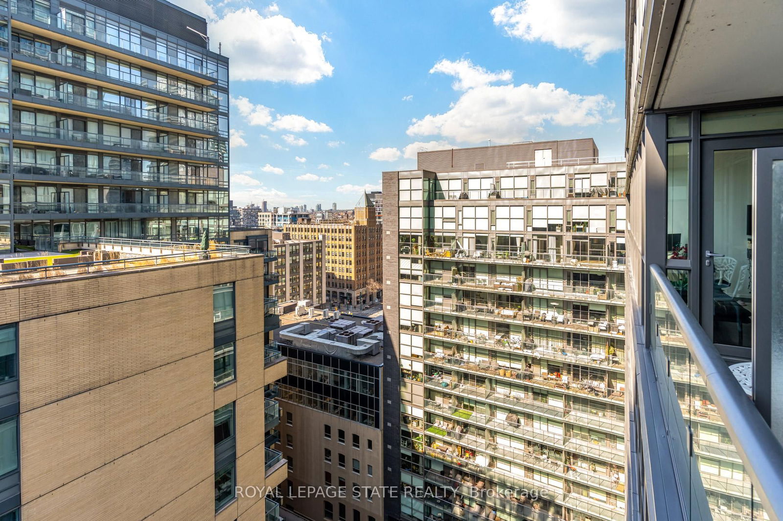 8 Charlotte St, unit 1407 for sale