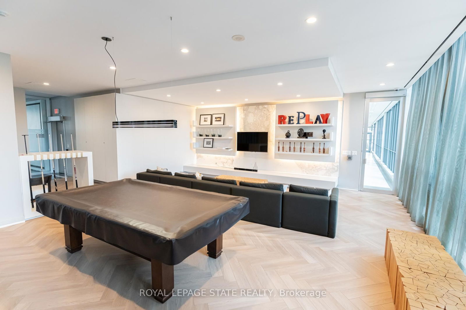 8 Charlotte St, unit 1407 for sale