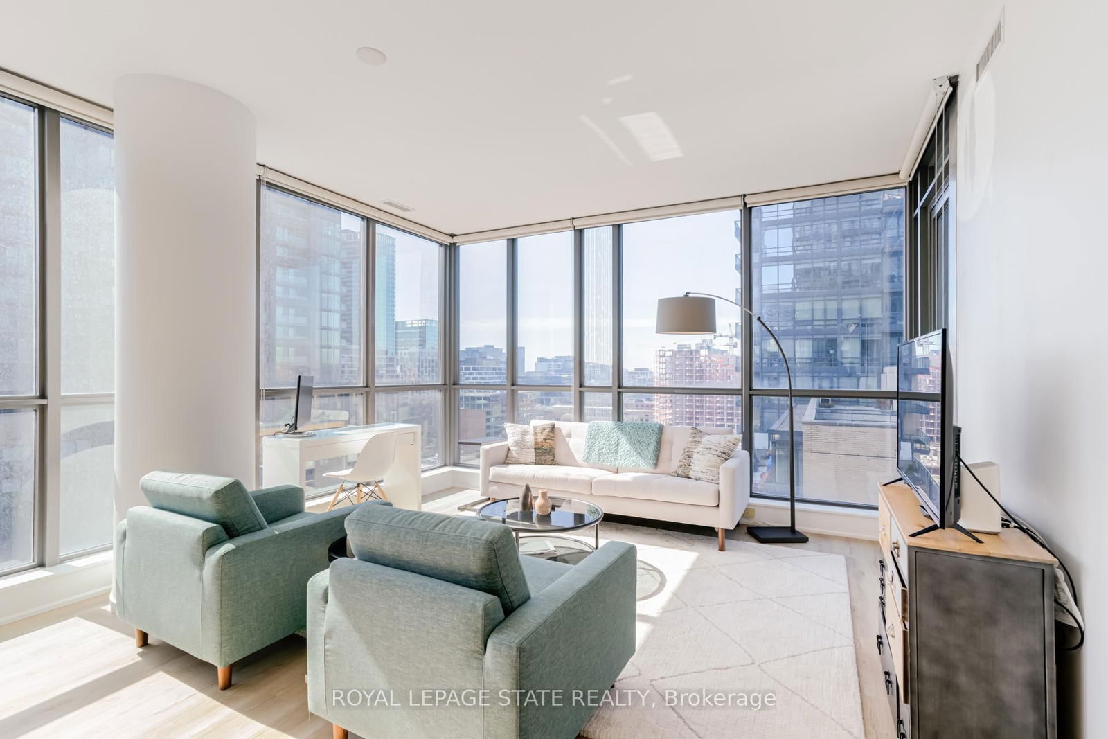 8 Charlotte St, unit 1407 for sale