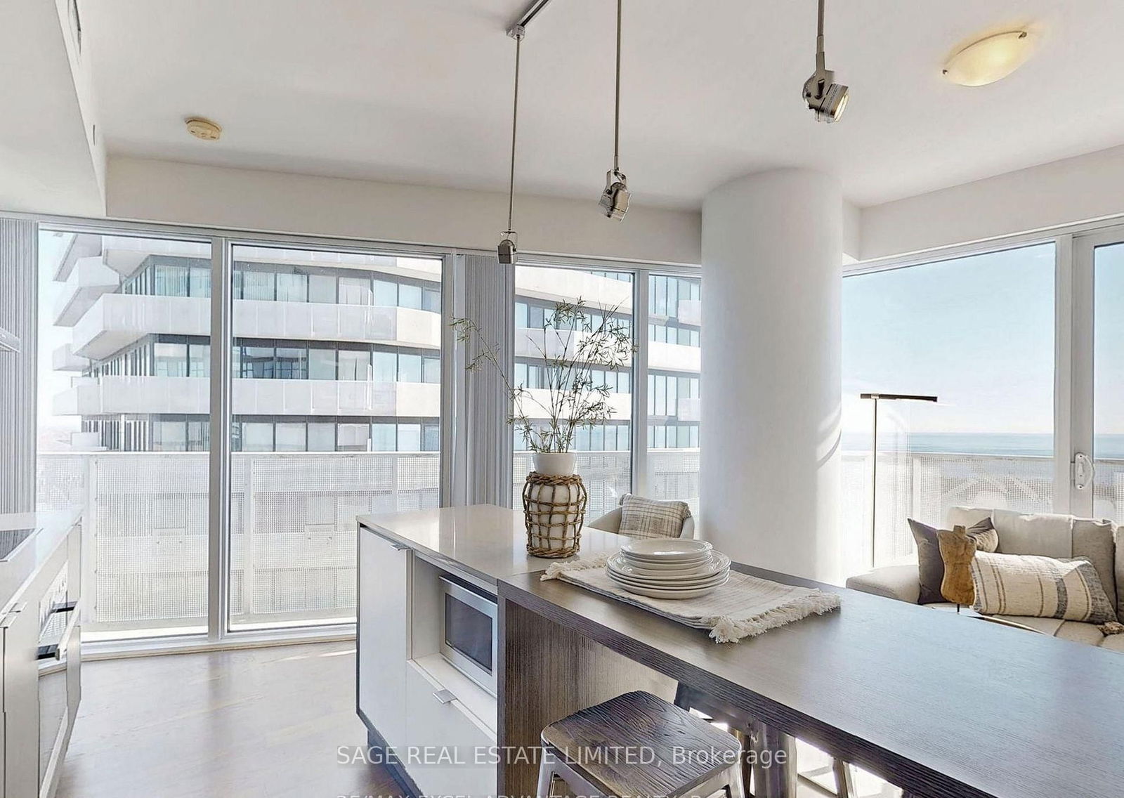 100 Harbour St, unit 6707 for rent