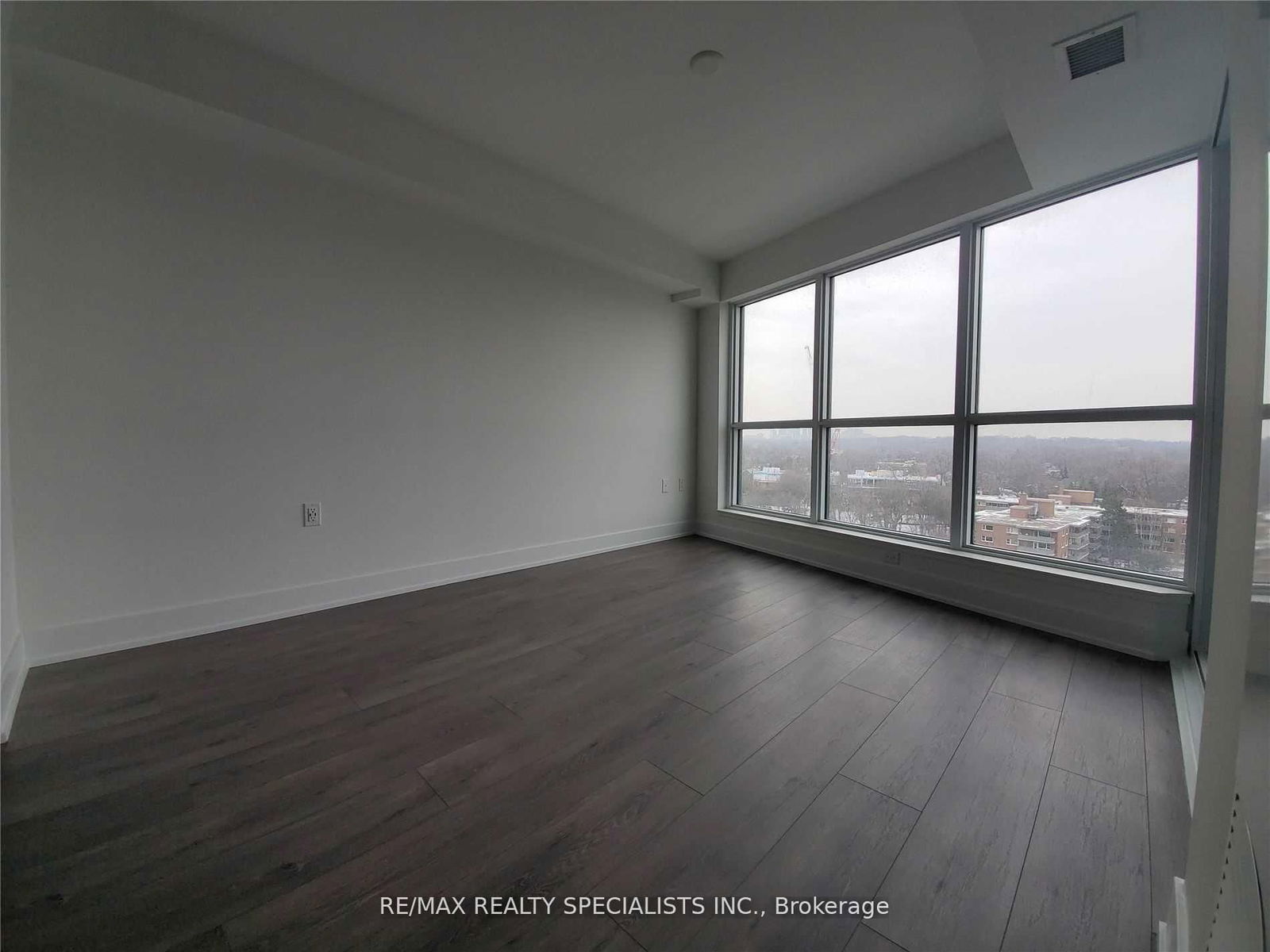 585 Bloor St E, unit 915 for rent