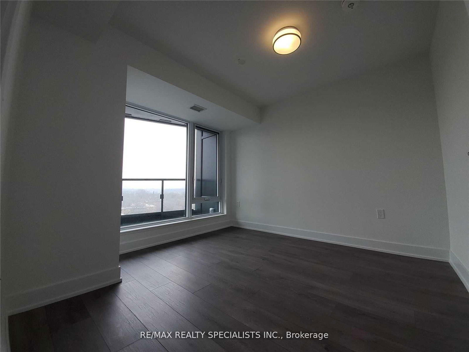 585 Bloor St E, unit 915 for rent