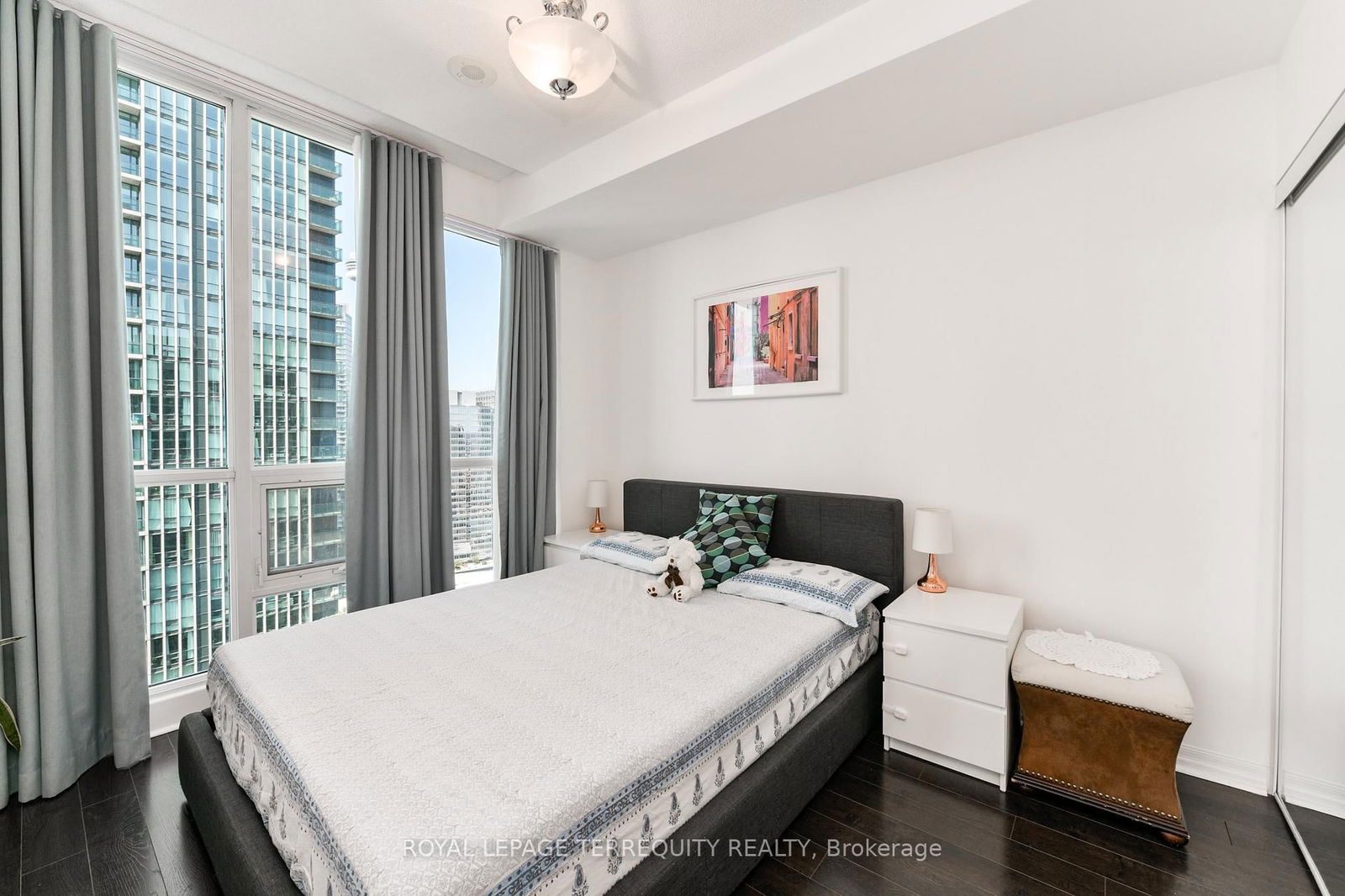 16 Yonge St, unit 3711 for rent