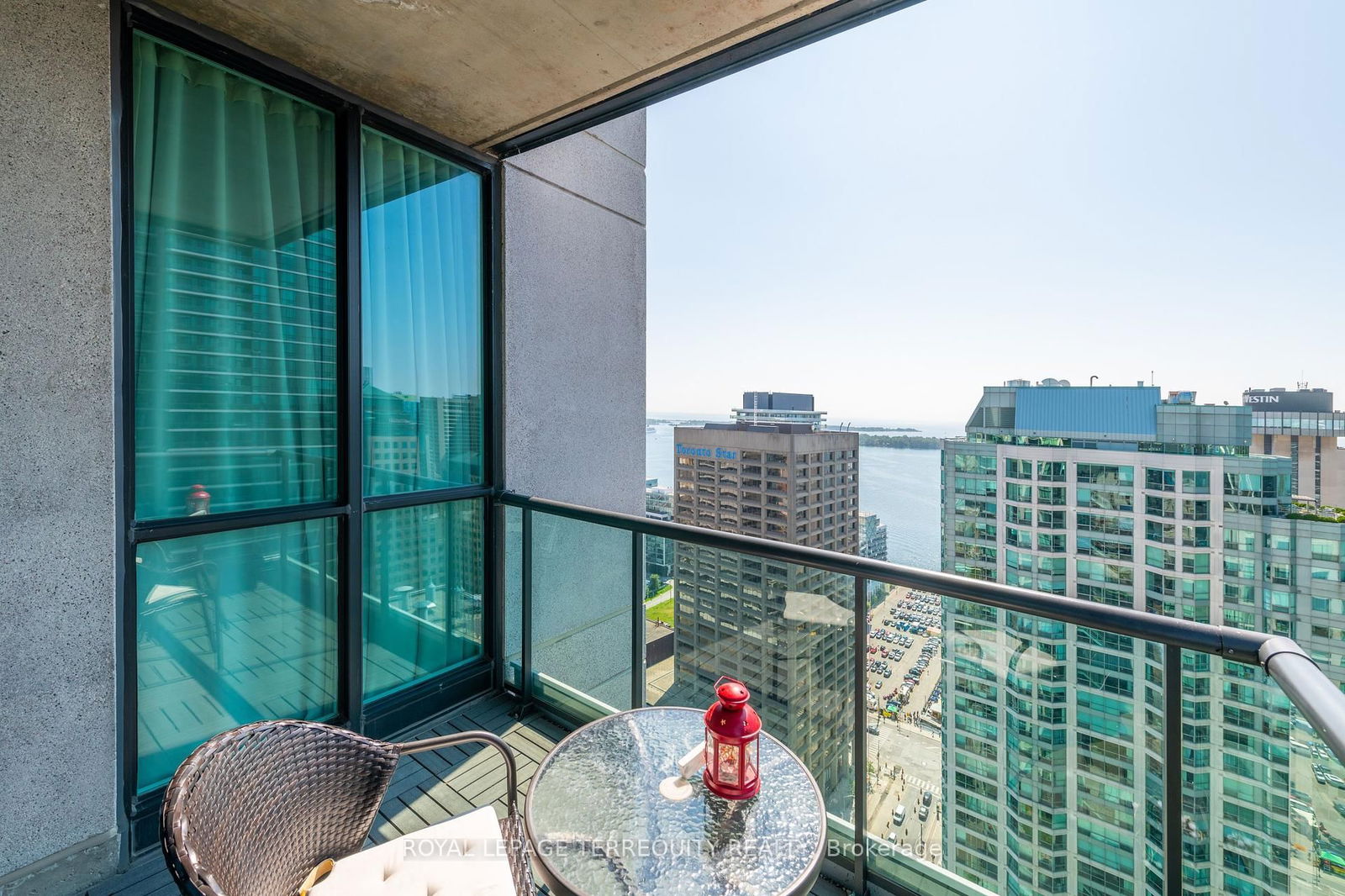 16 Yonge St, unit 3711 for rent