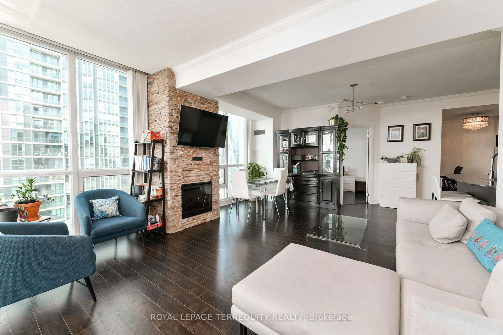 16 Yonge St, unit 3711 for rent