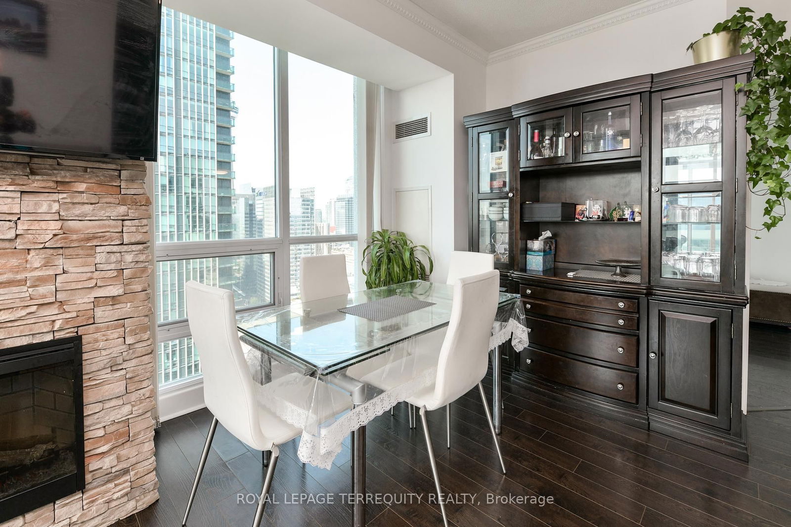 16 Yonge St, unit 3711 for rent