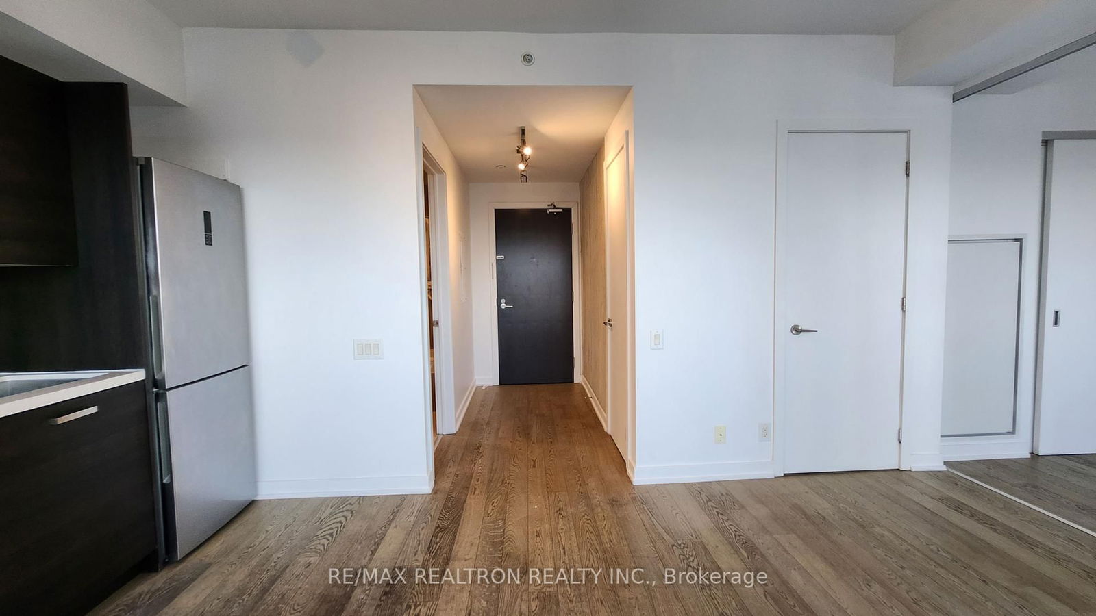 11 Charlotte St, unit 1804 for rent