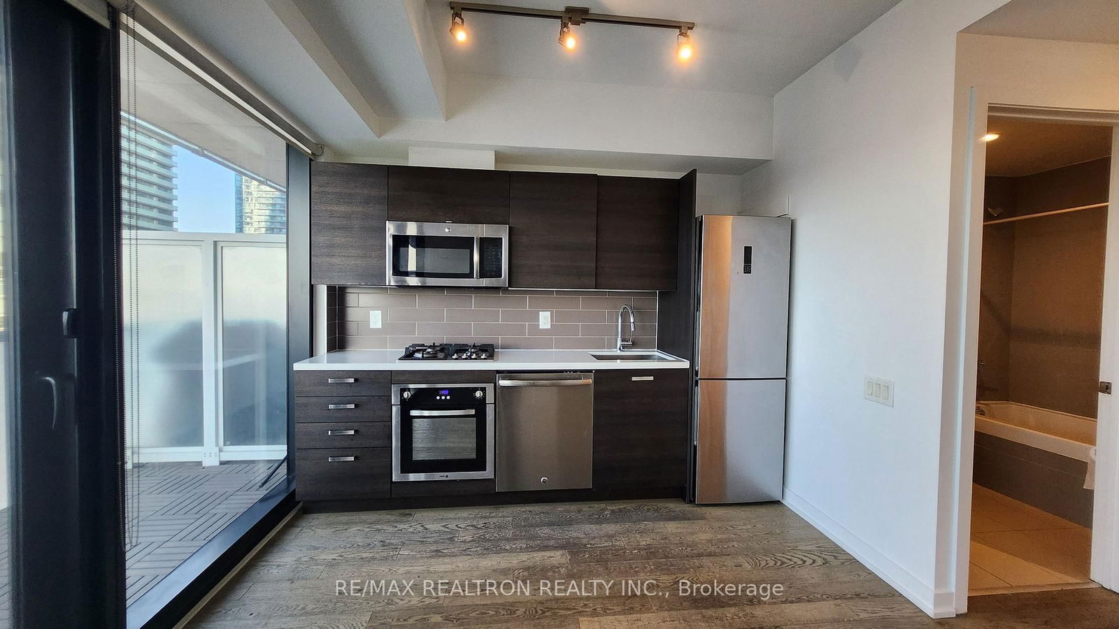 11 Charlotte St, unit 1804 for rent