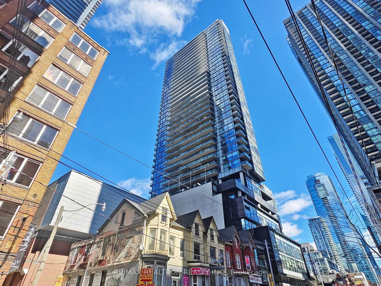 290 Adelaide St, unit 3704 for sale