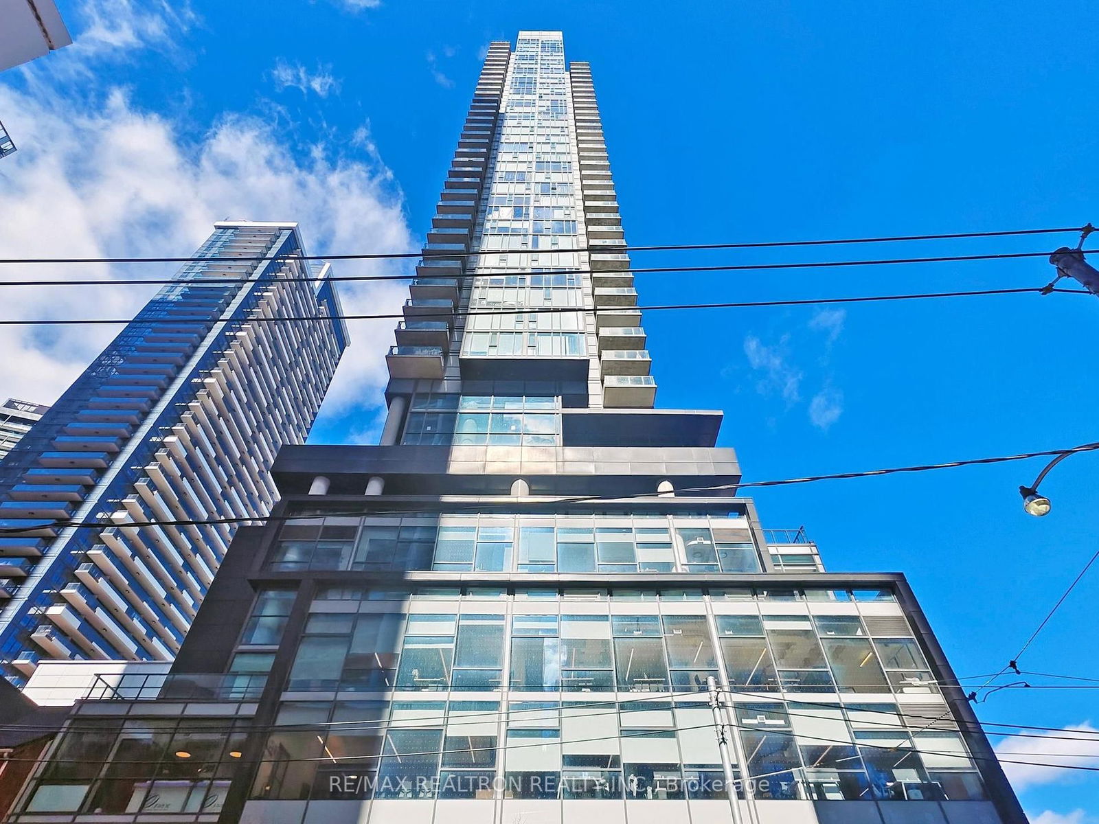 290 Adelaide St, unit 3704 for sale