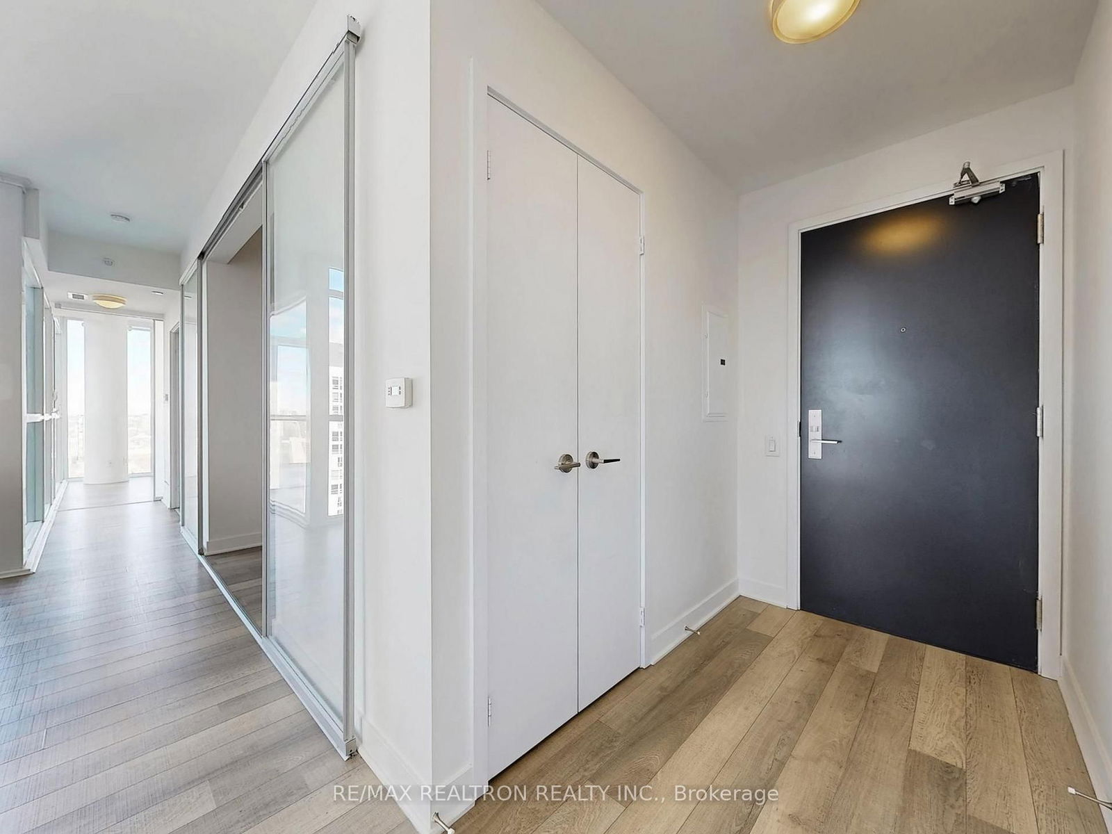 290 Adelaide St, unit 3704 for sale