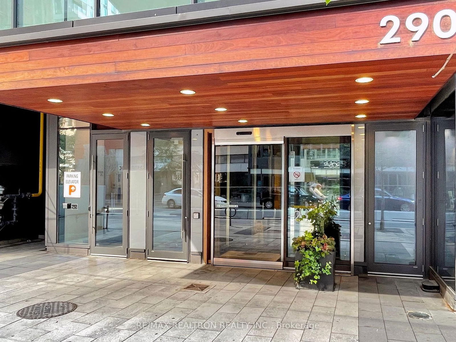 290 Adelaide St, unit 3704 for sale