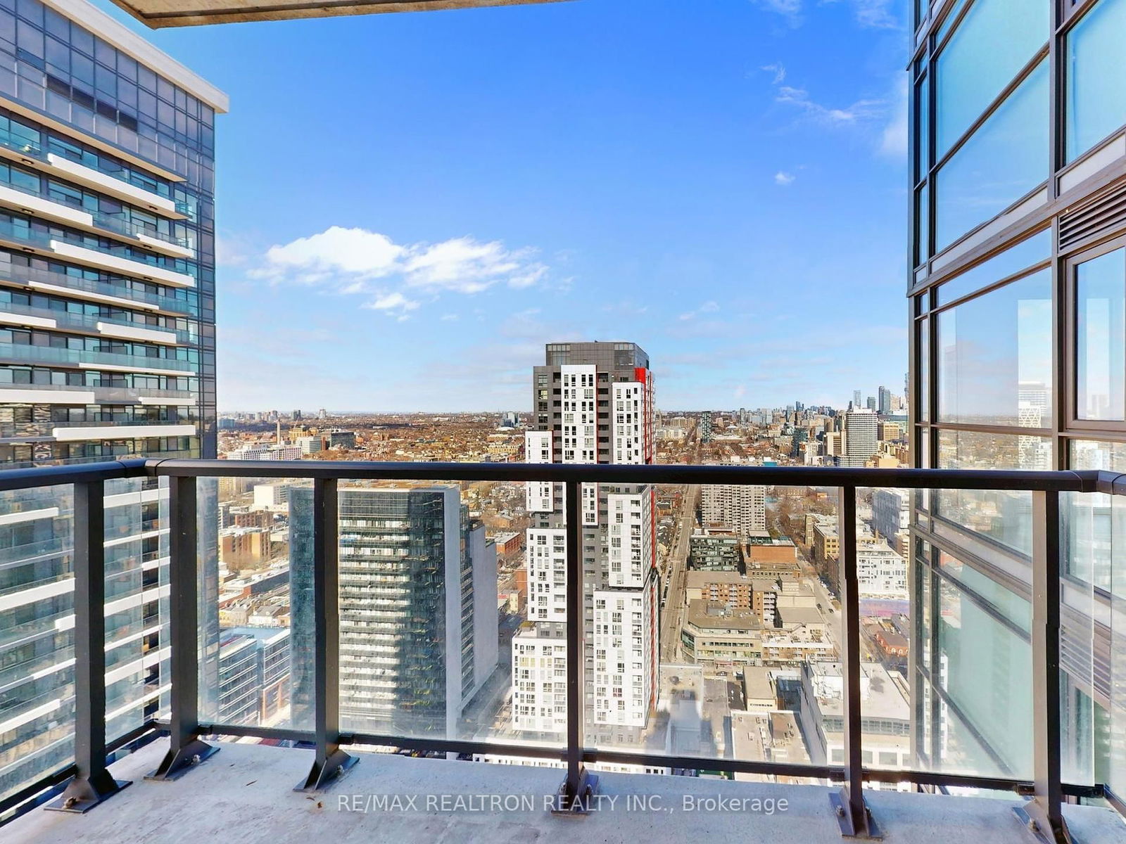 290 Adelaide St, unit 3704 for sale