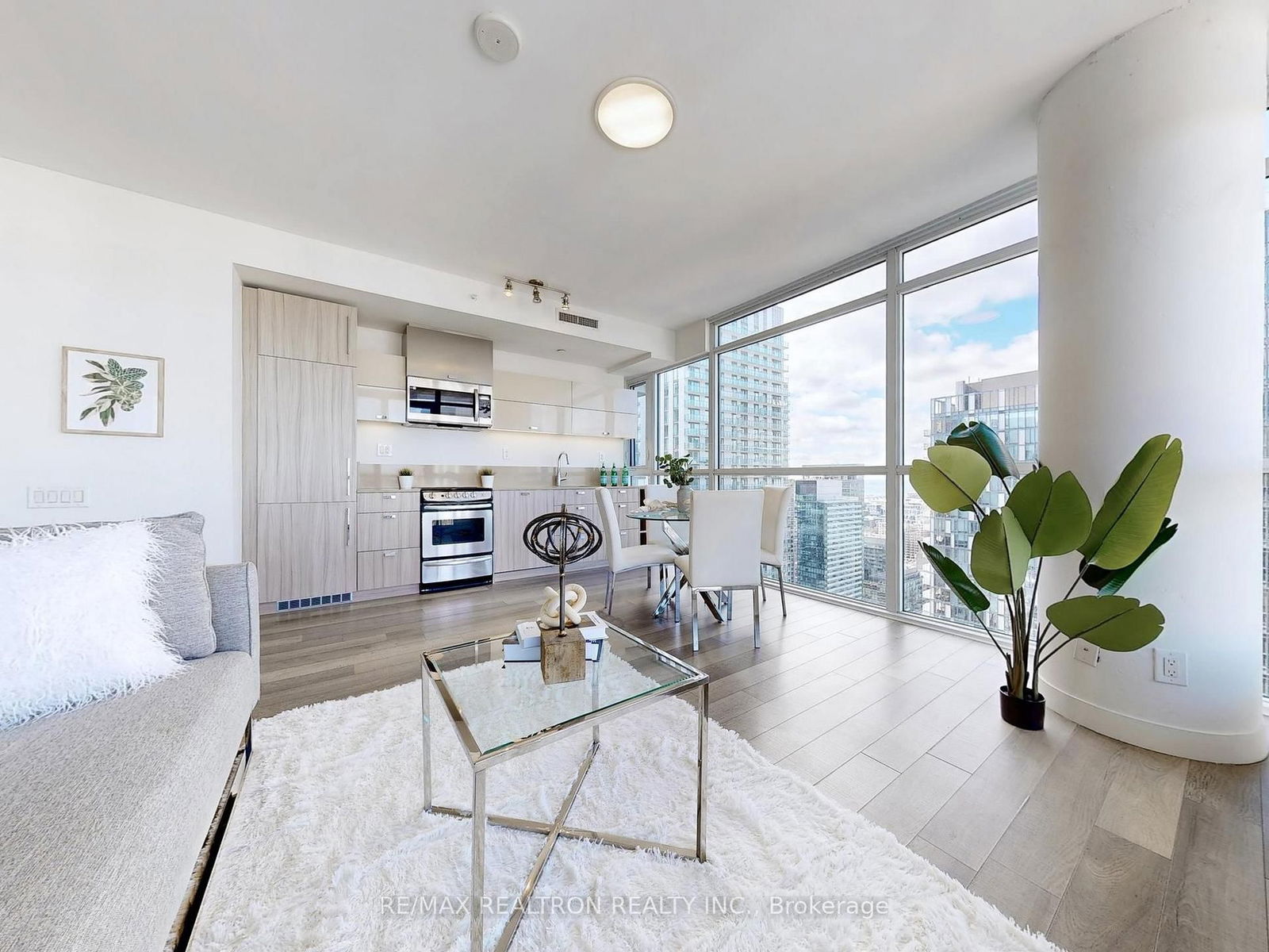 290 Adelaide St, unit 3704 for sale