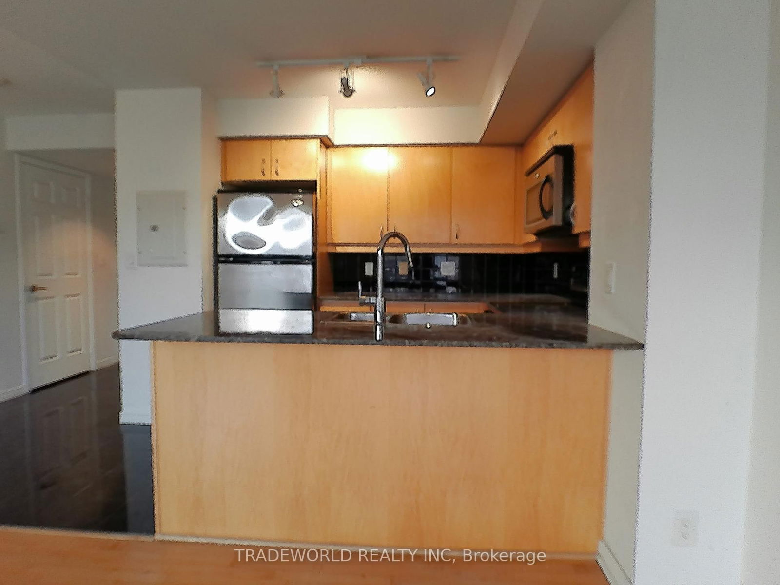 736 Spadina Ave, unit 613 for sale