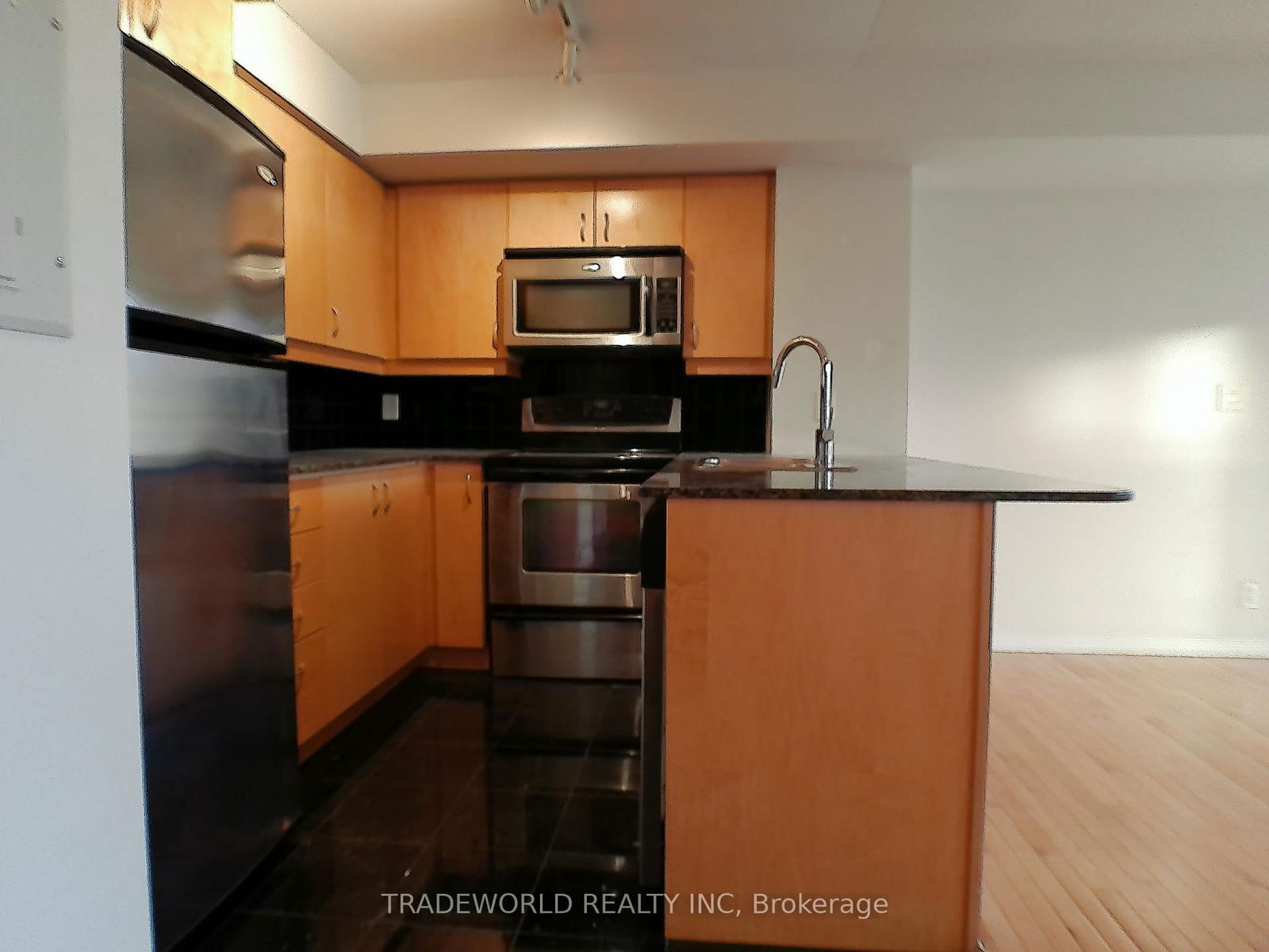 736 Spadina Ave, unit 613 for sale