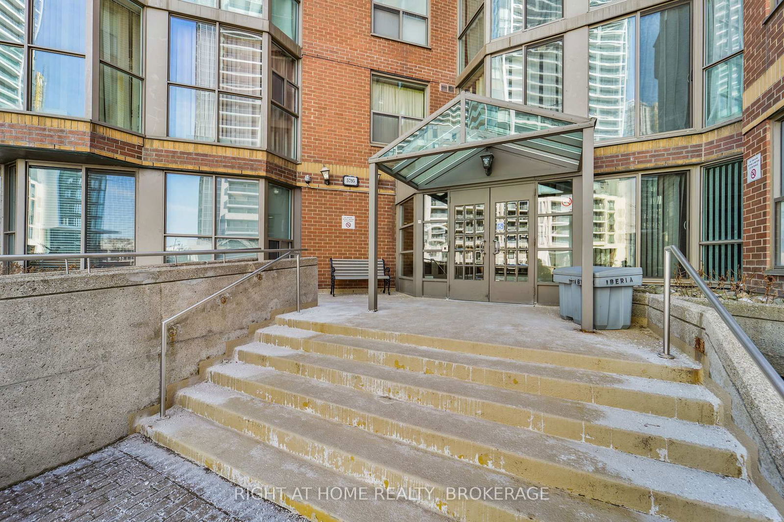 5795 Yonge St, unit 115 for rent