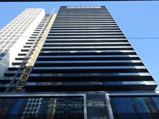 20 Edward St, unit 821 for rent