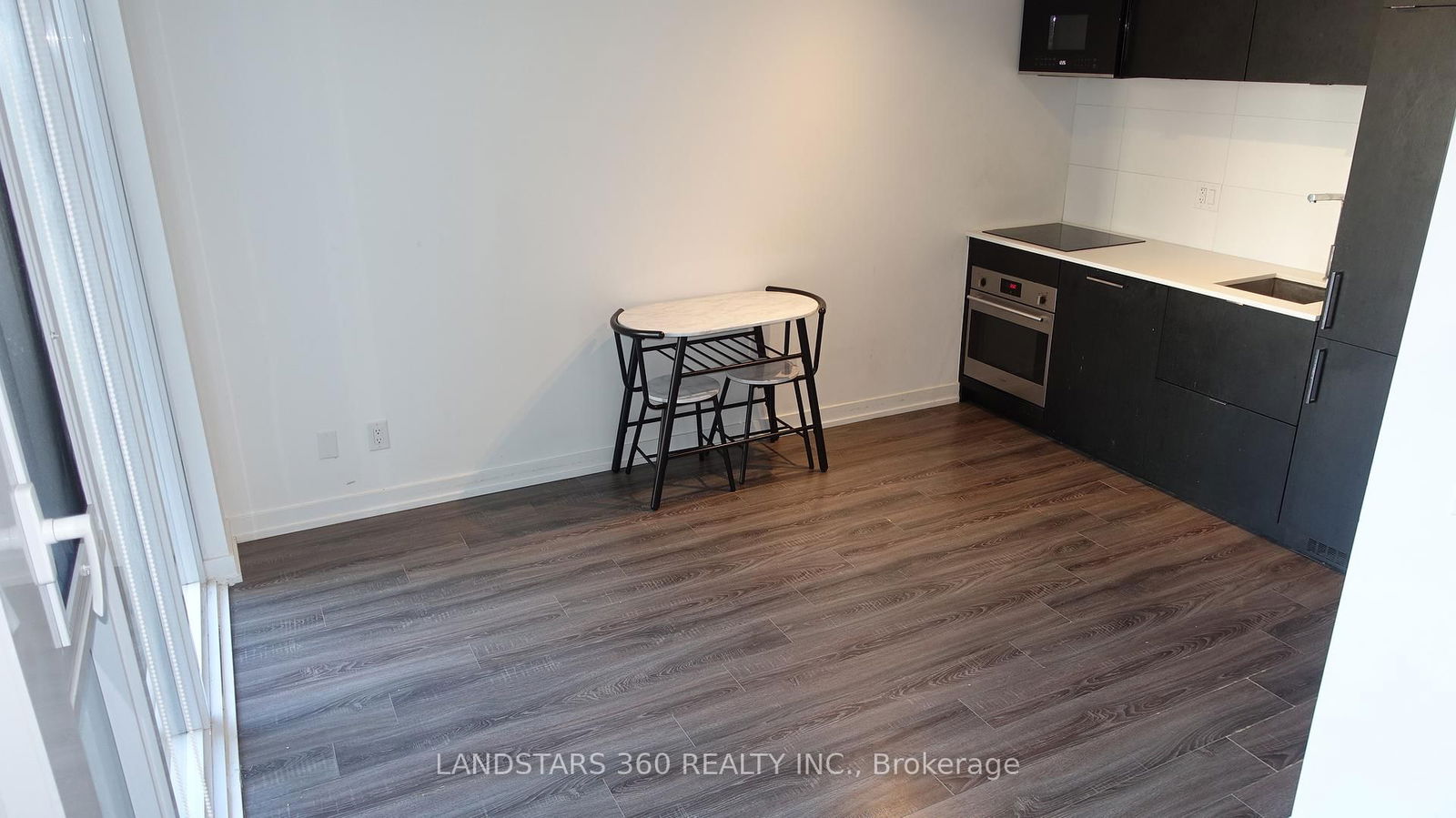 20 Edward St, unit 821 for rent