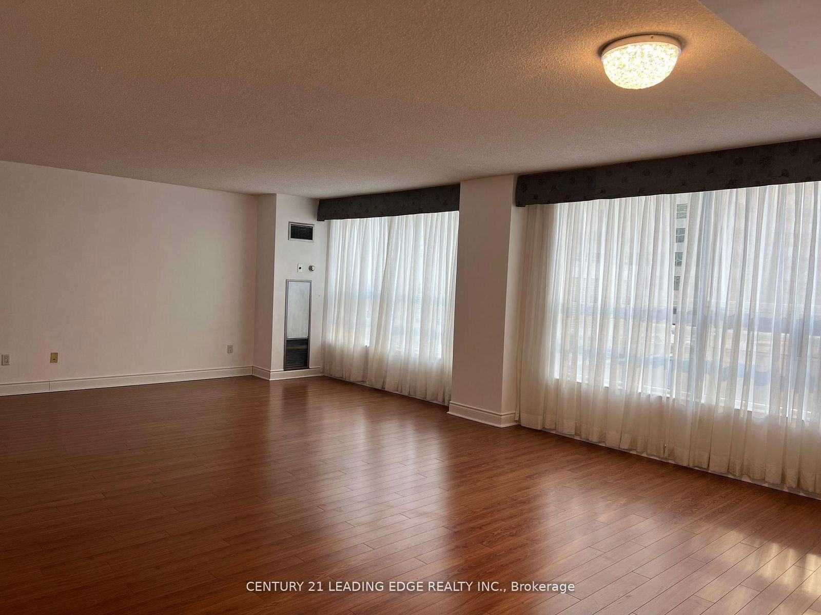 71 Simcoe St, unit 1504 for sale