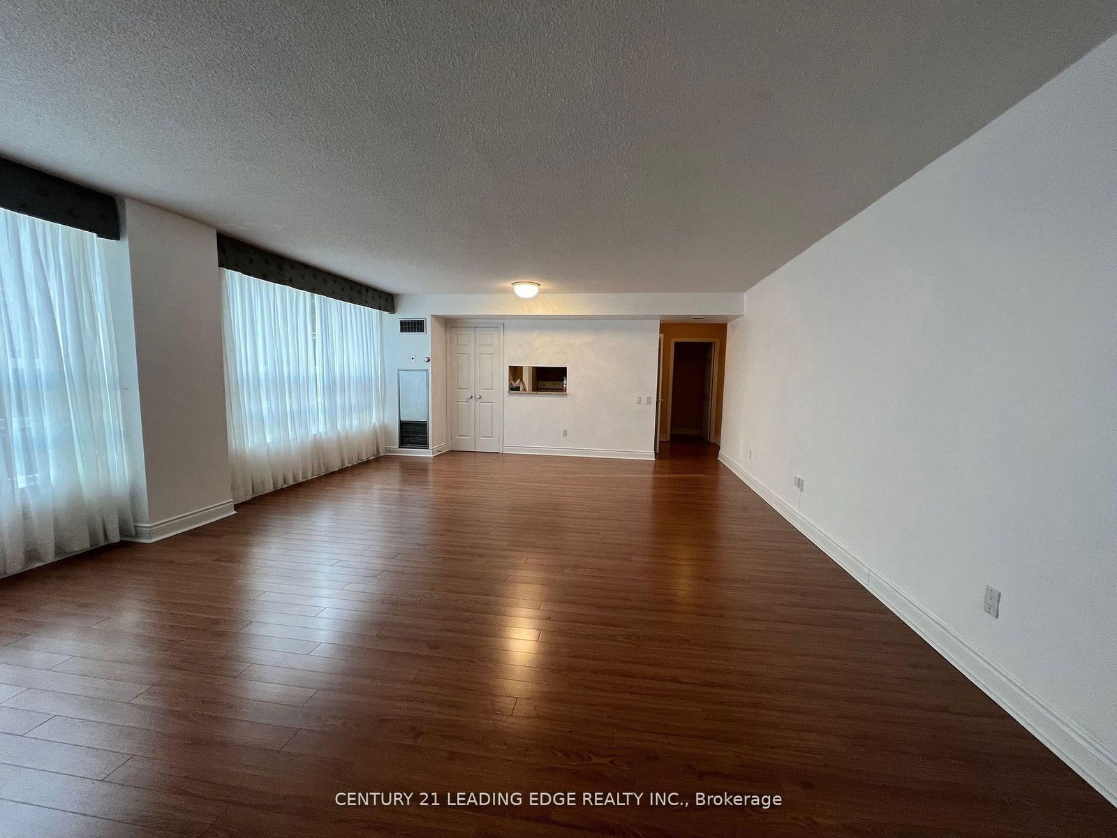 71 Simcoe St, unit 1504 for sale