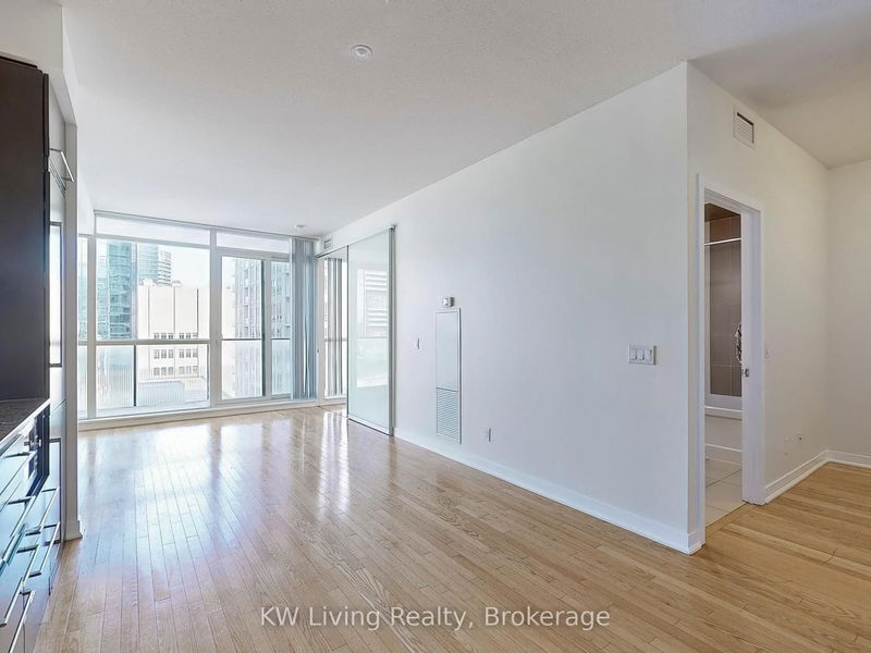 770 Bay St, unit 1403 for sale