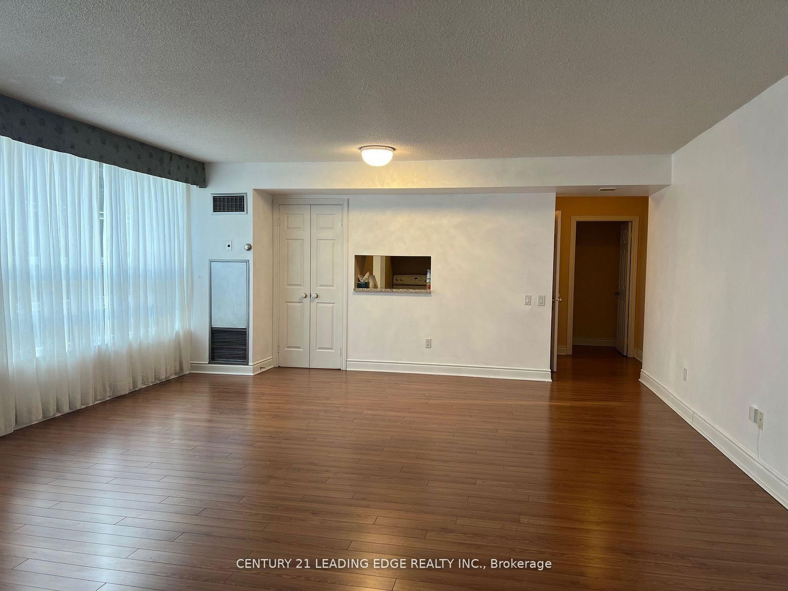 71 Simcoe St, unit 1504 for rent