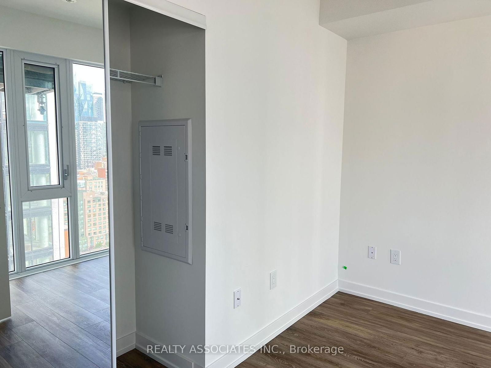 158 Front St E, unit 1816 for rent