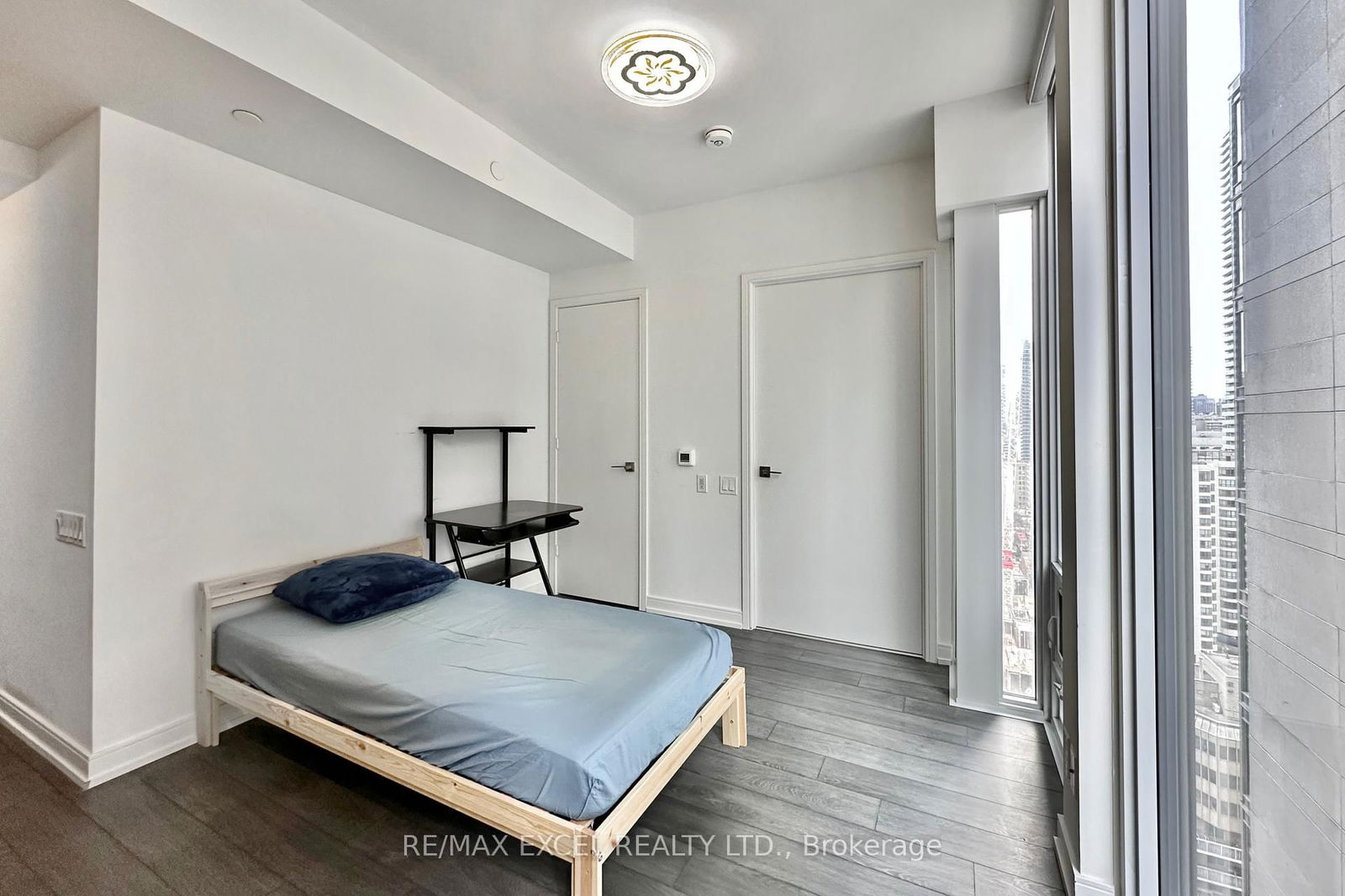 28 Wellesley St E, unit 2010 for rent