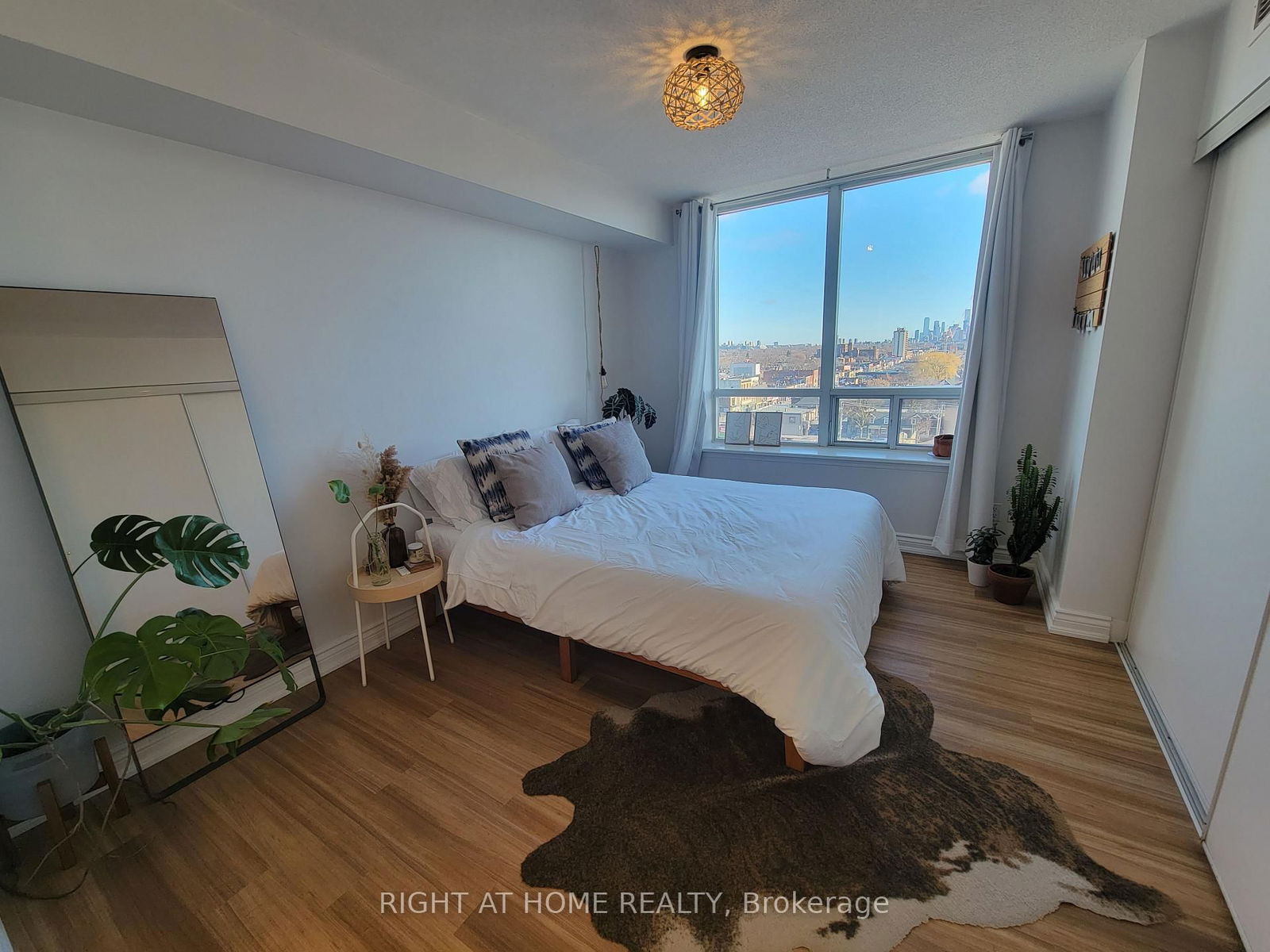 1369 Bloor St W, unit 1004 for rent