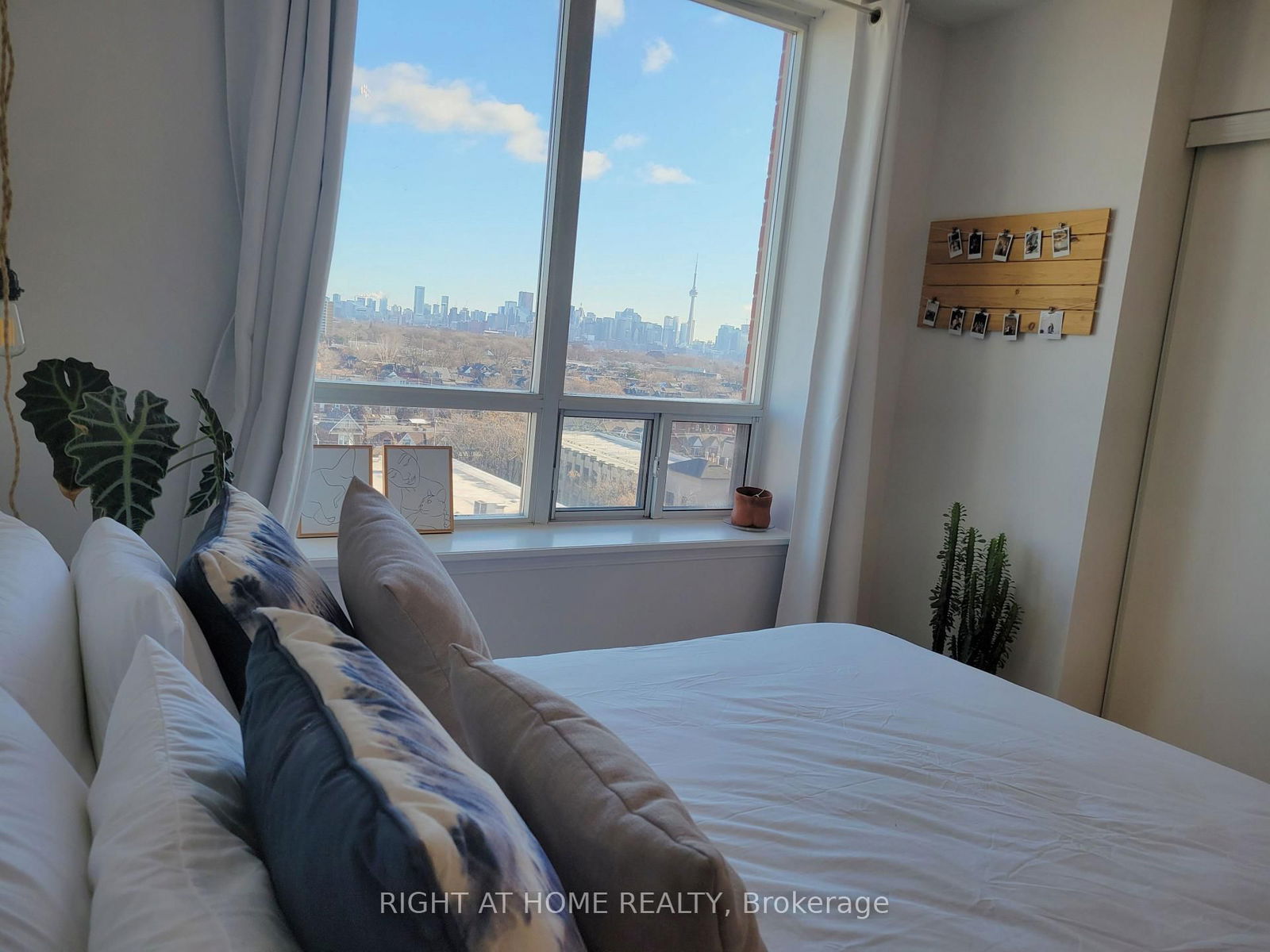 1369 Bloor St W, unit 1004 for rent